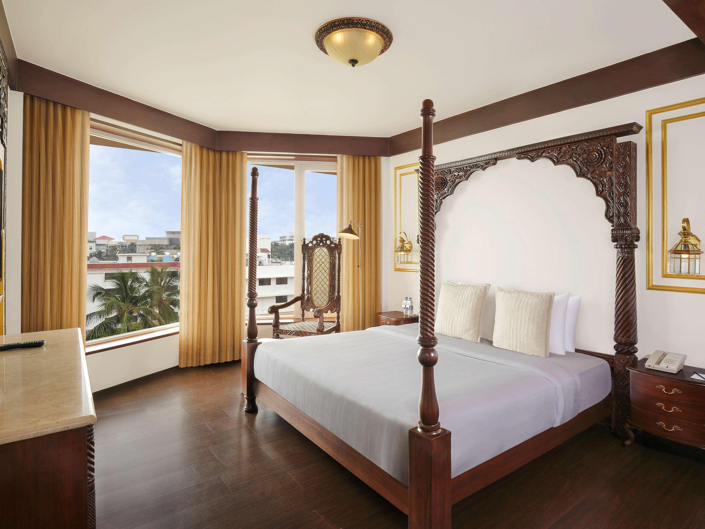 Suite Ocean View King Bed
