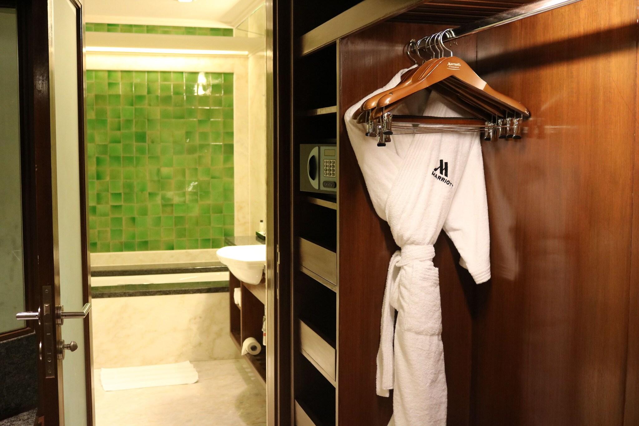 Double Executive King Bed