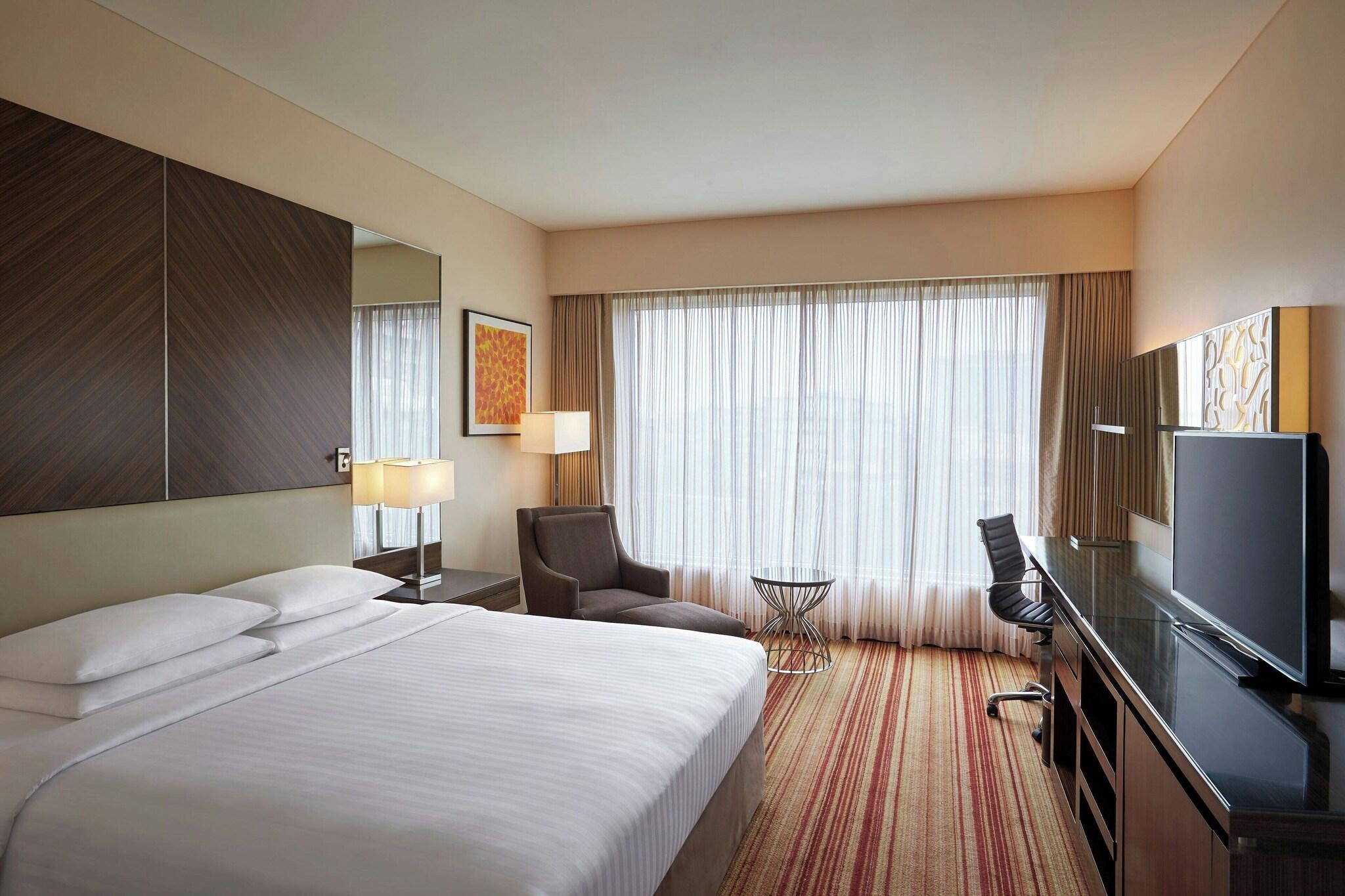 Double Deluxe King Bed