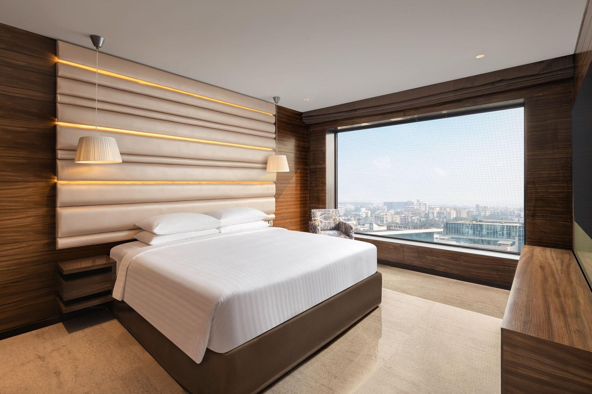 Double Pool View King Bed