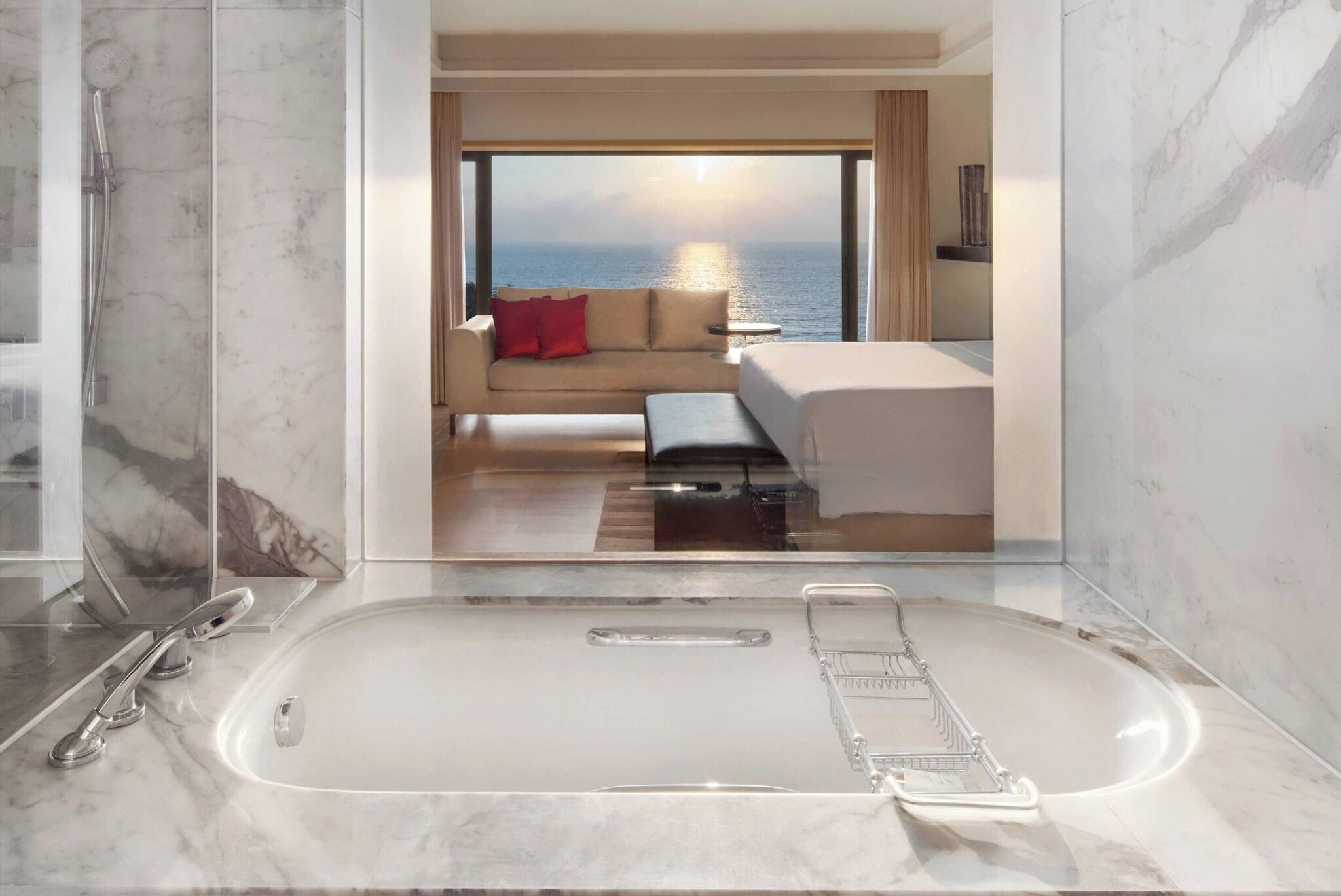 Suite King Size Bed