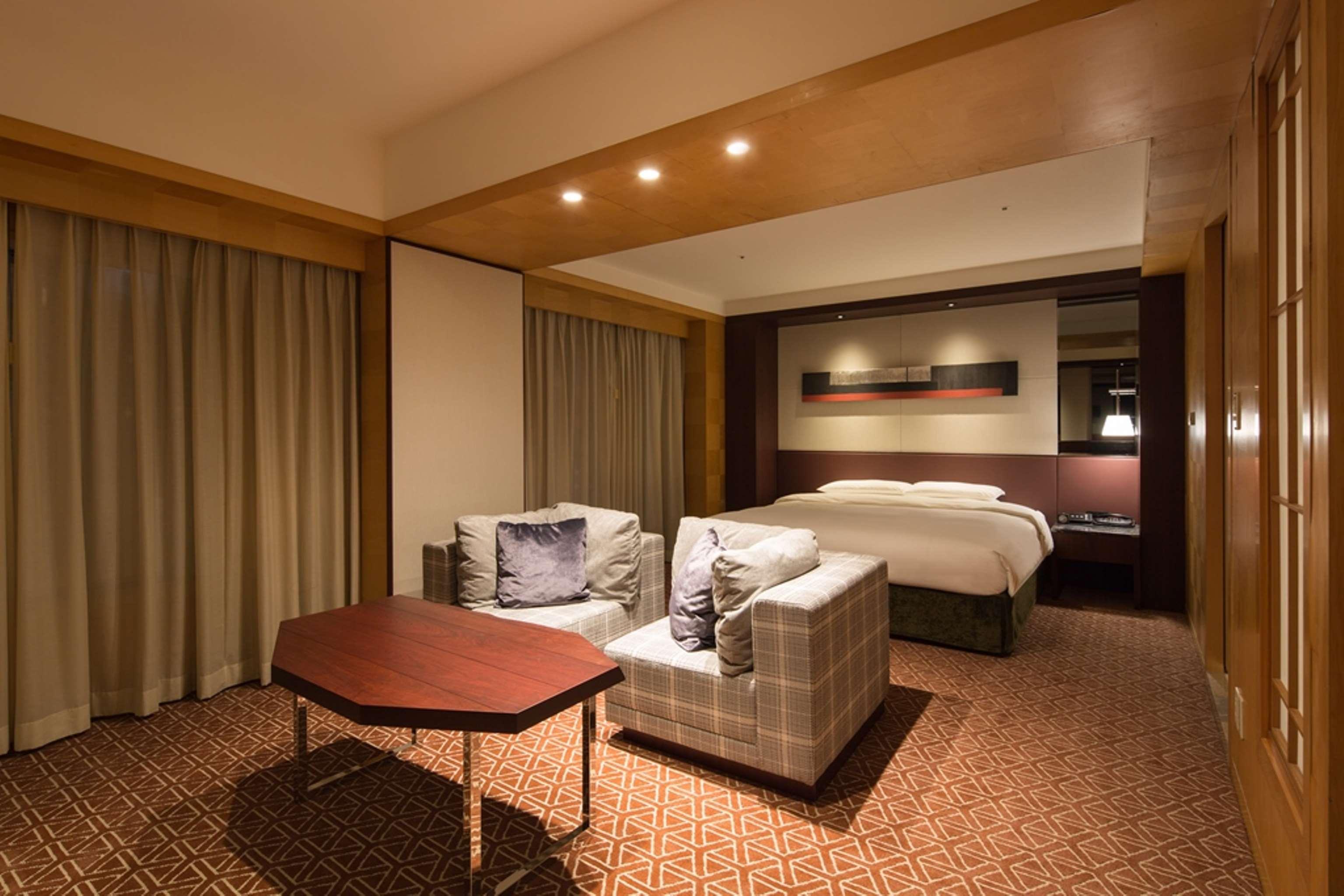 Double Deluxe King Bed