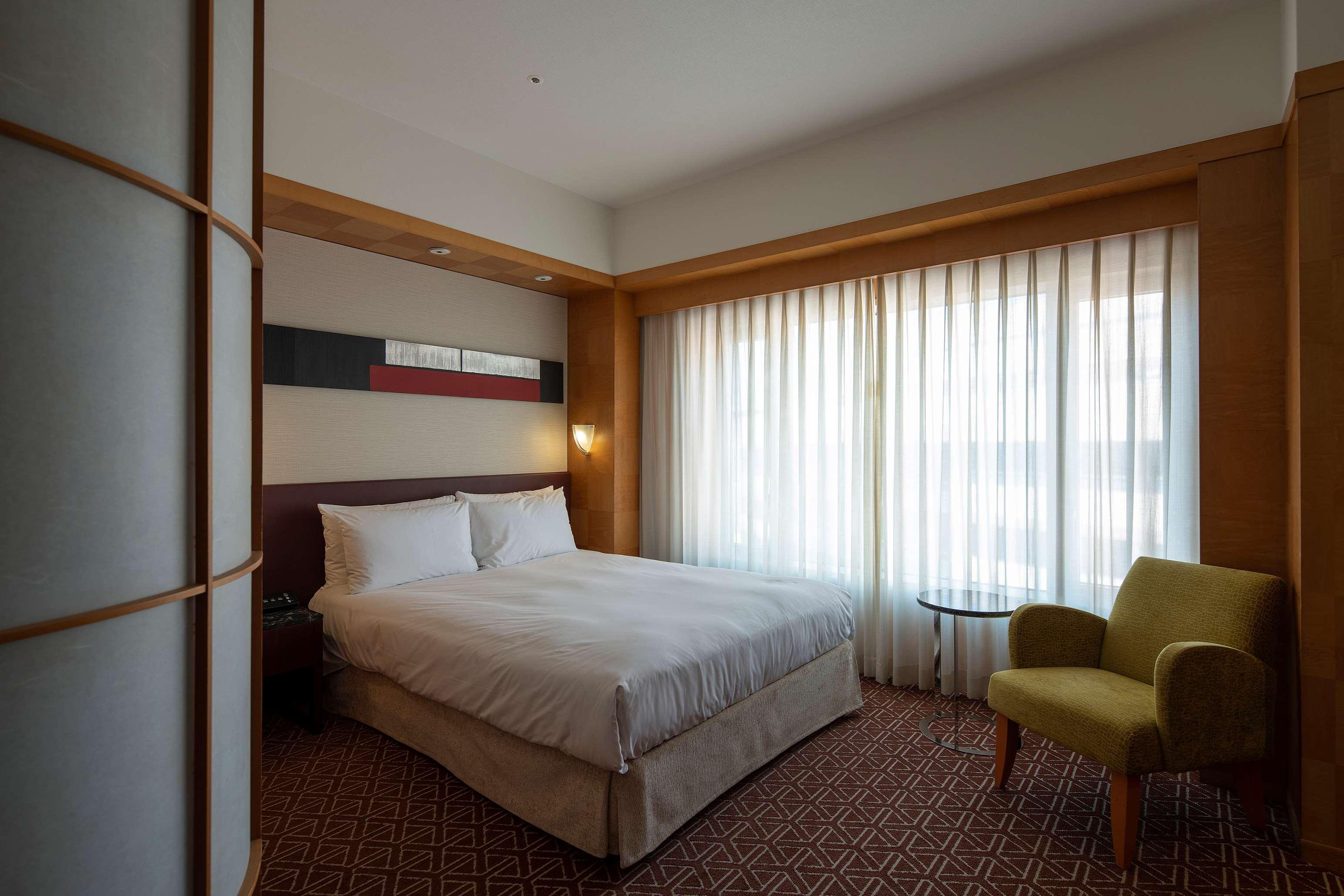 Double Club Queen Bed