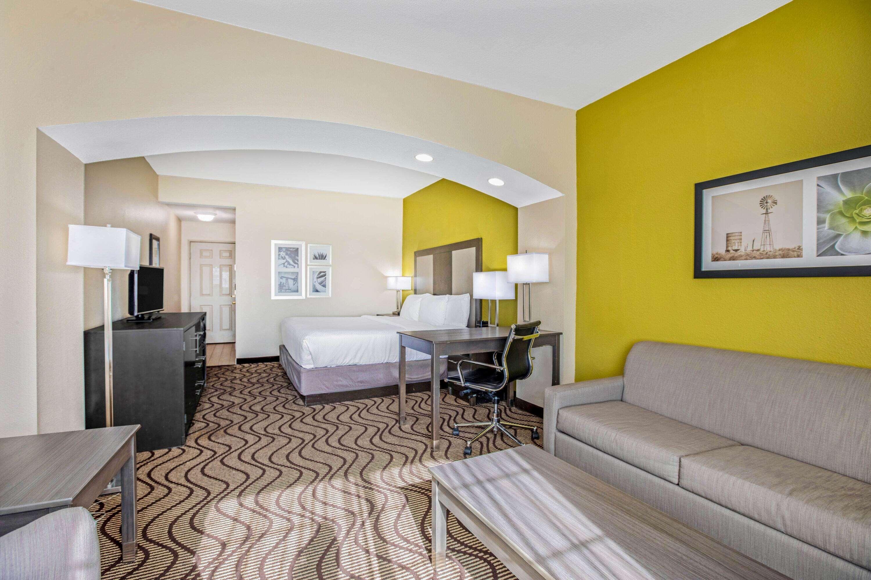 Suite Deluxe King Bed