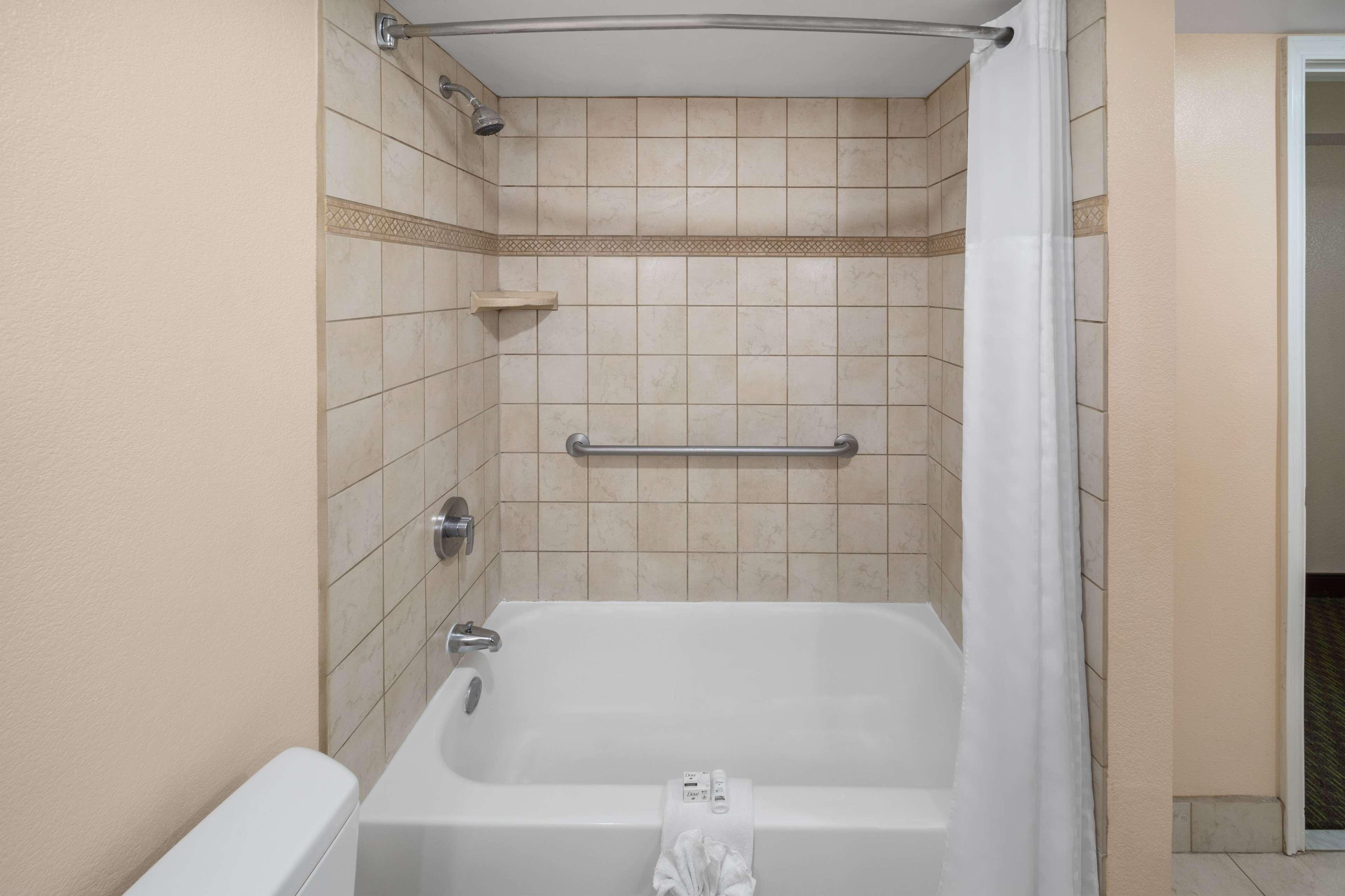 Suite Deluxe City View King Bed