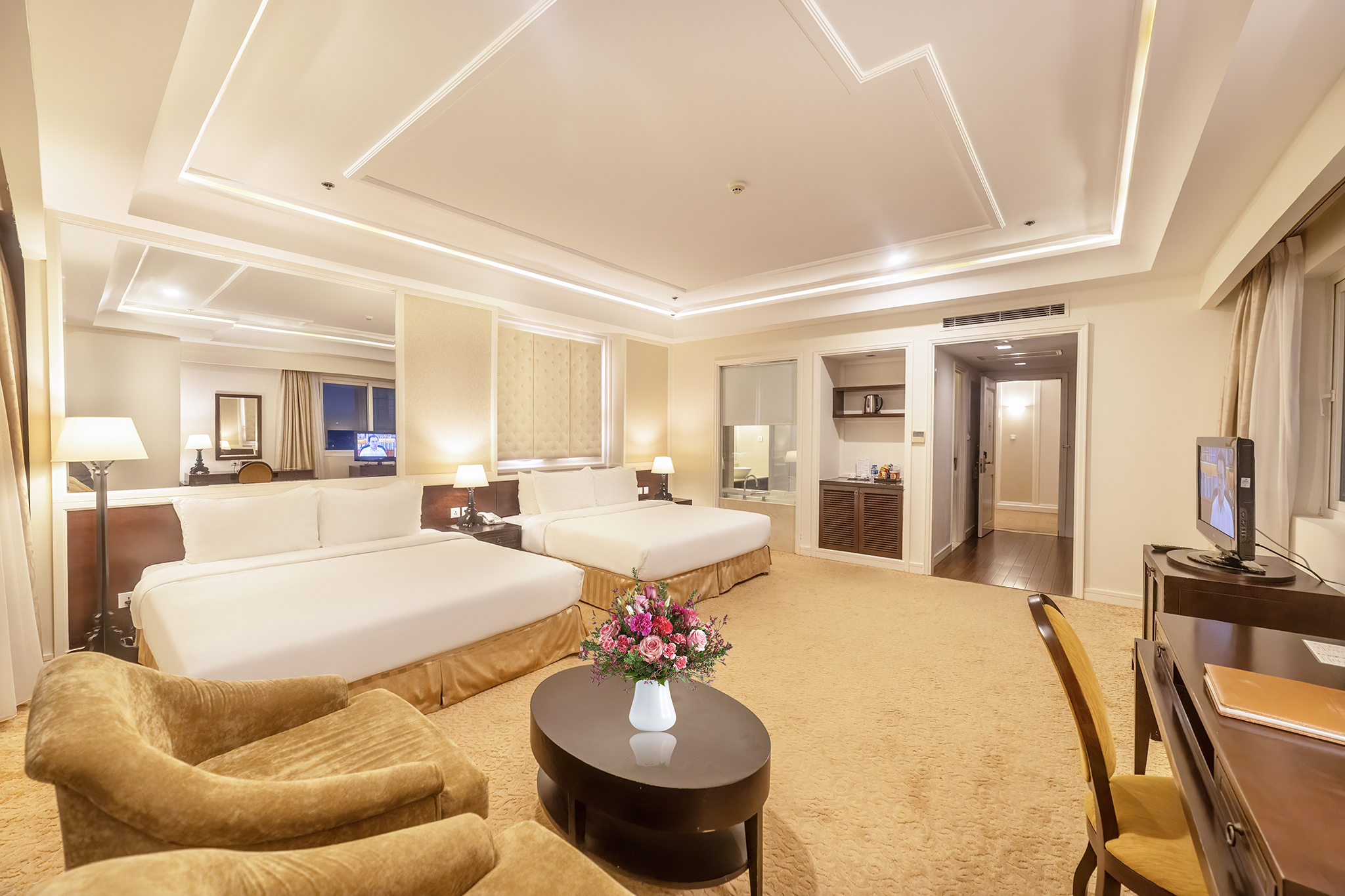 Family Room City View Two Beds