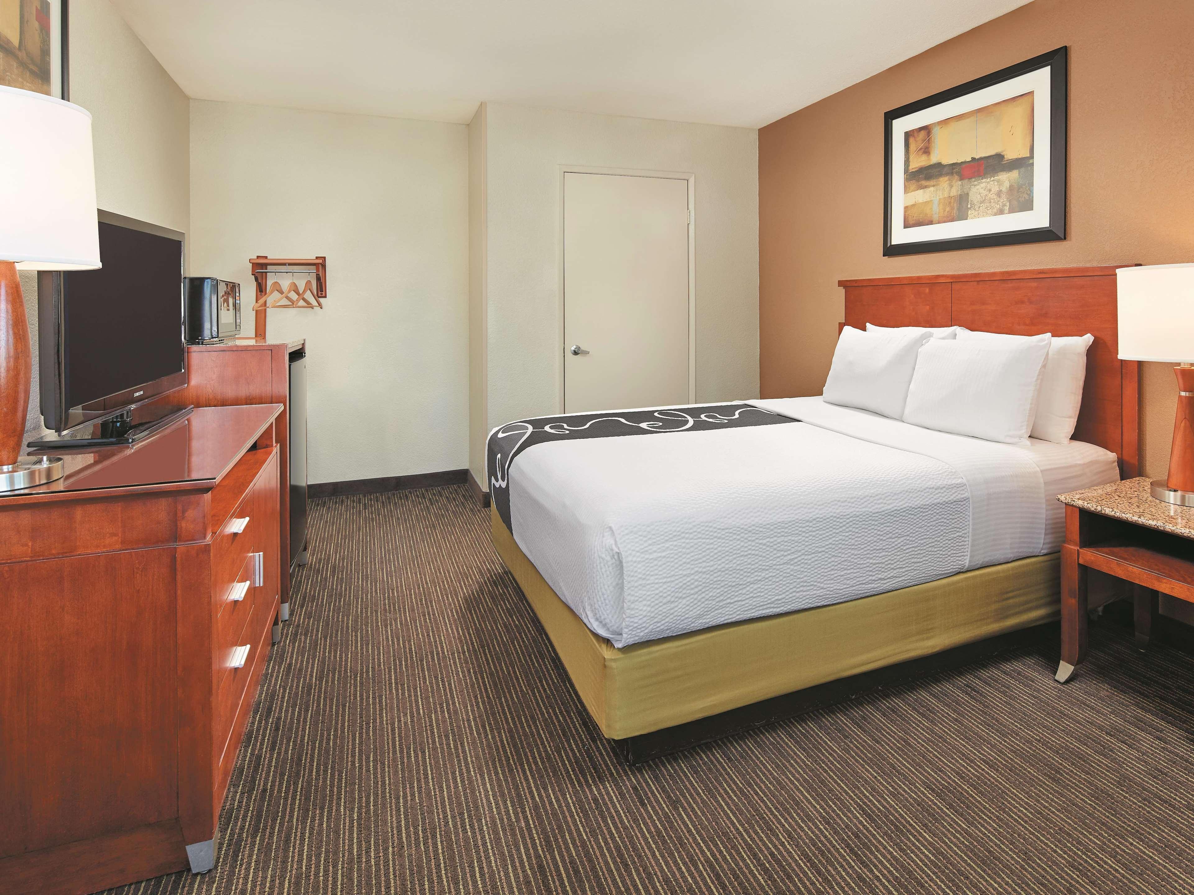 Room Queen Bed Non Smoking