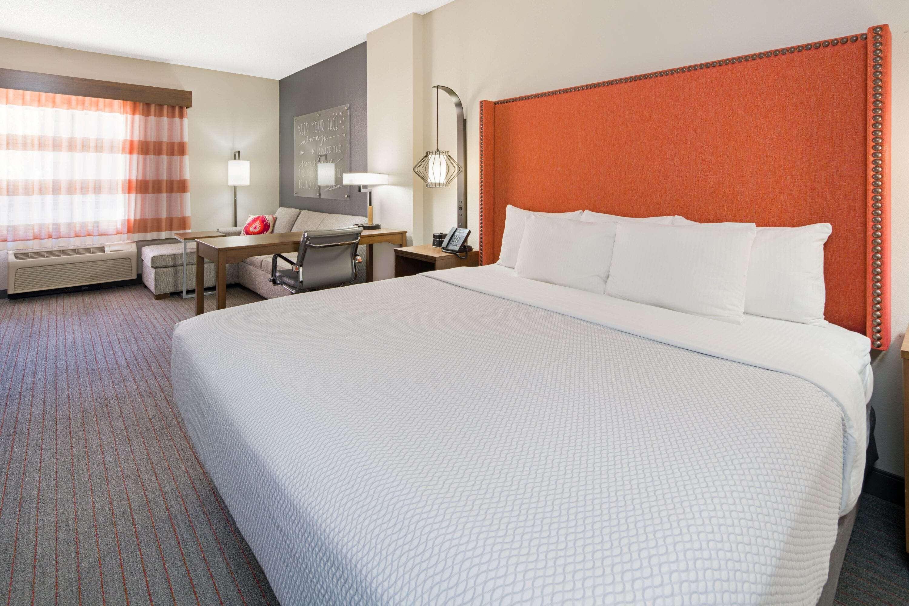 Suite Deluxe King Bed