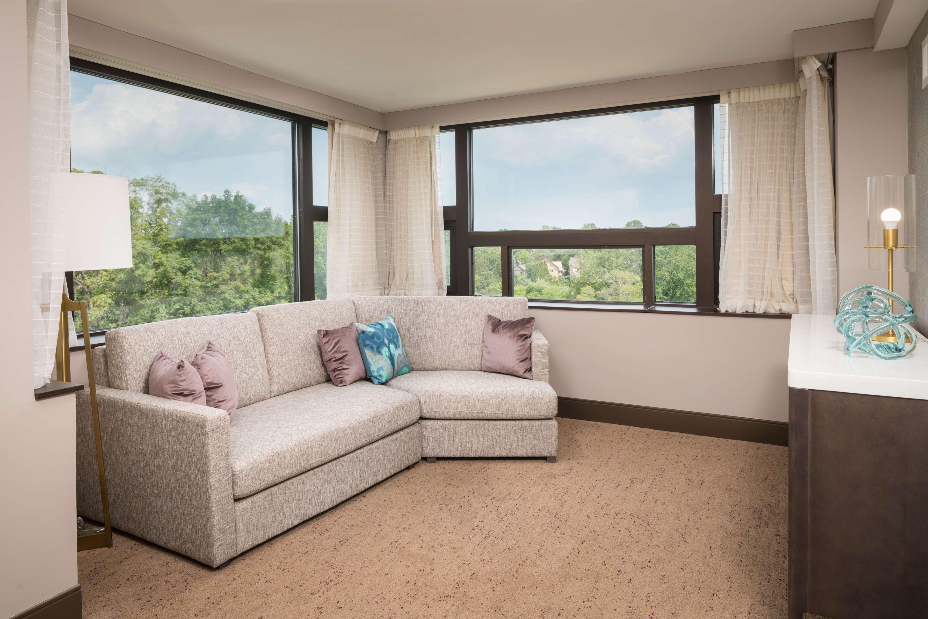 Suite Deluxe King Bed