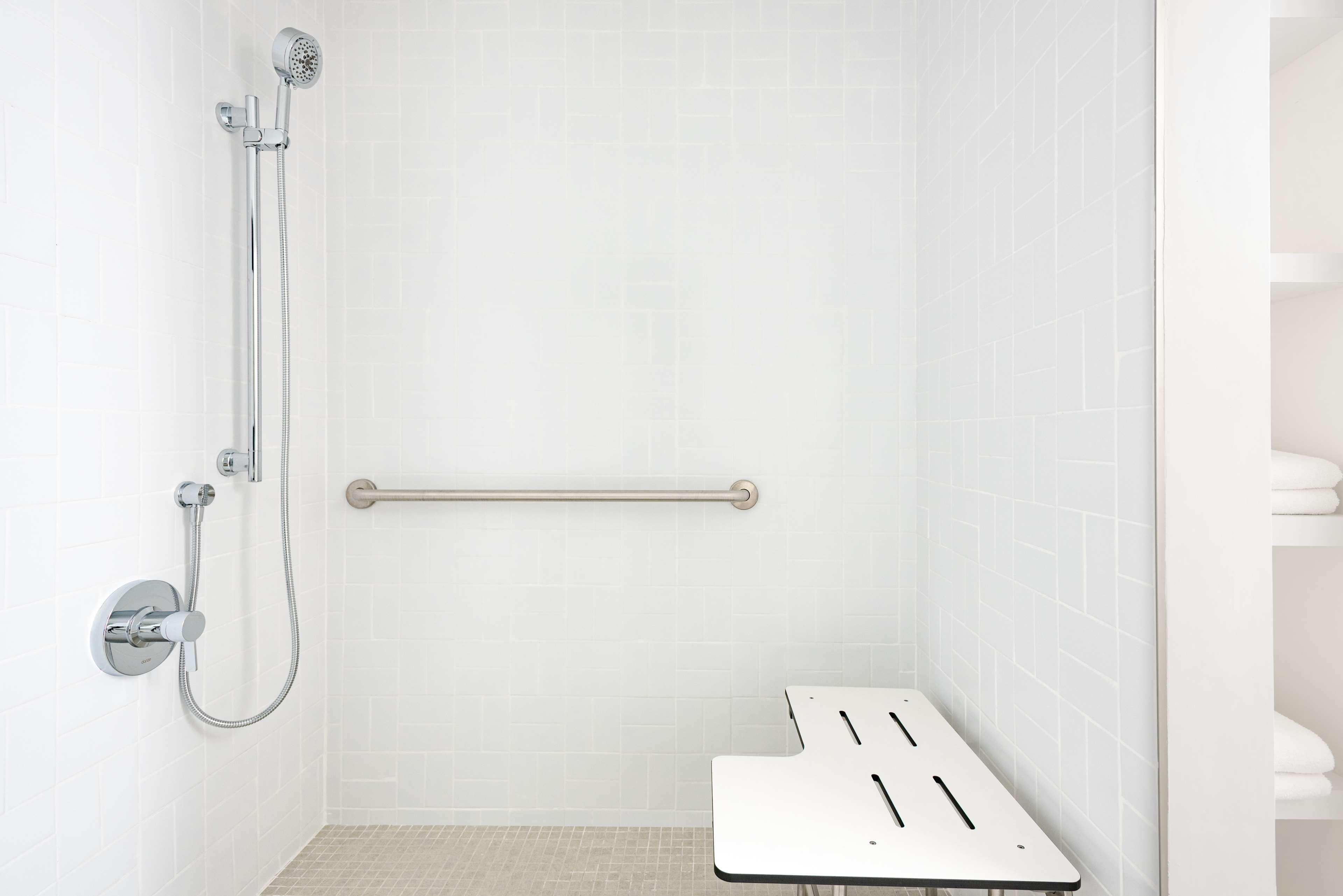 Studio Accessible King Size Bed