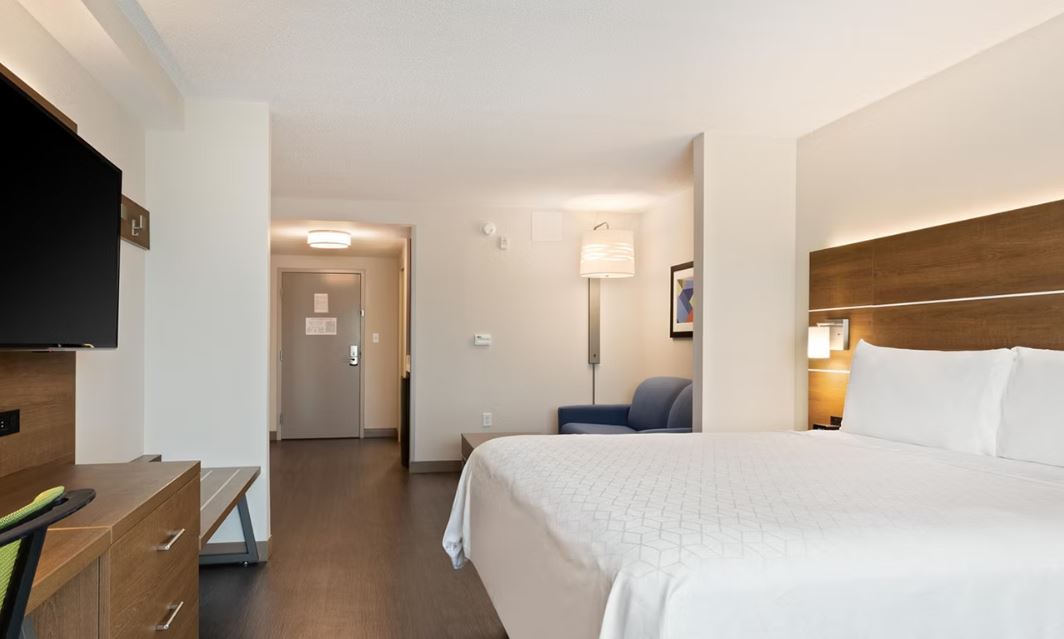 Suite Accessible King Size Bed