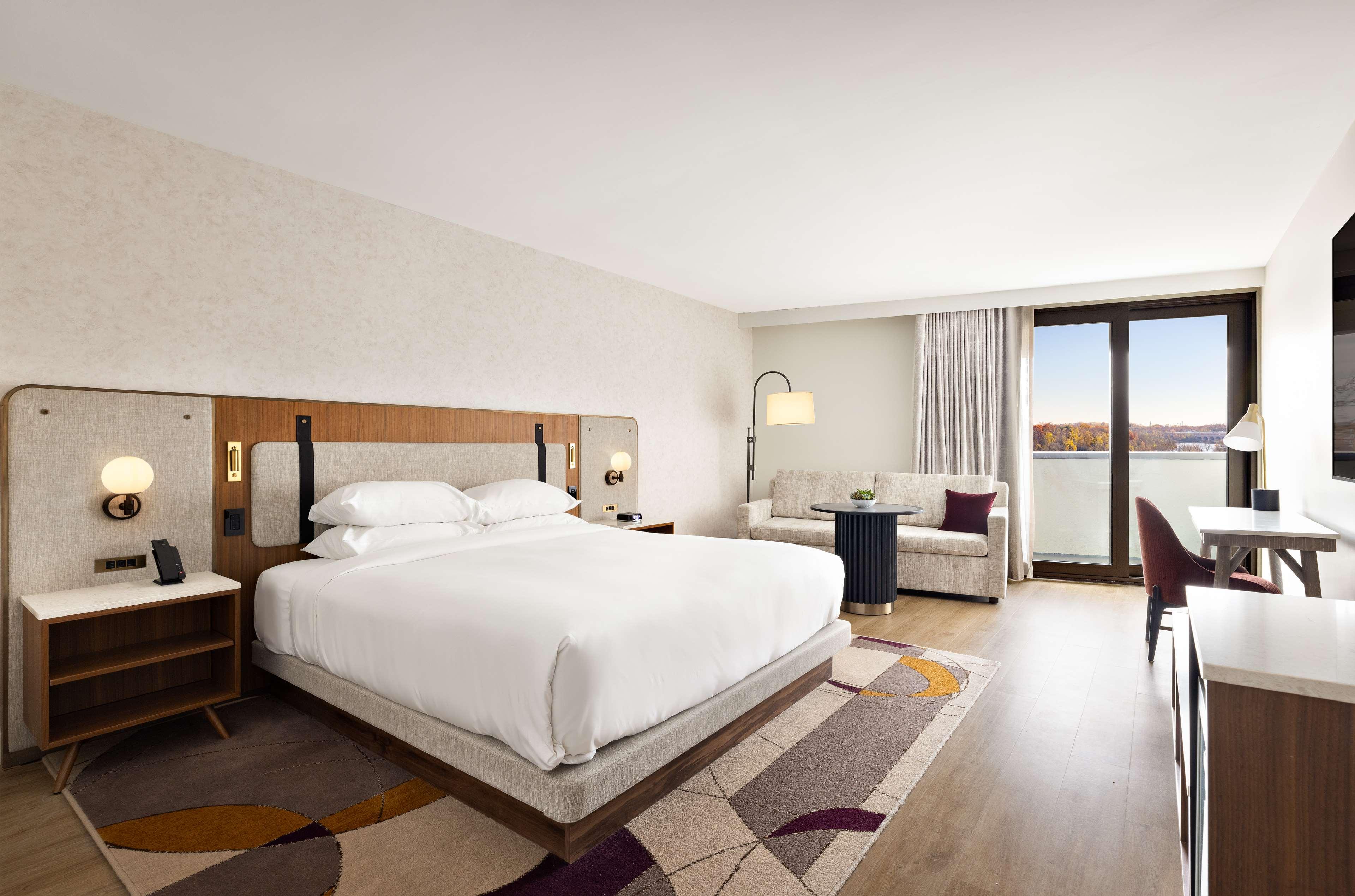 Room City View King Bed