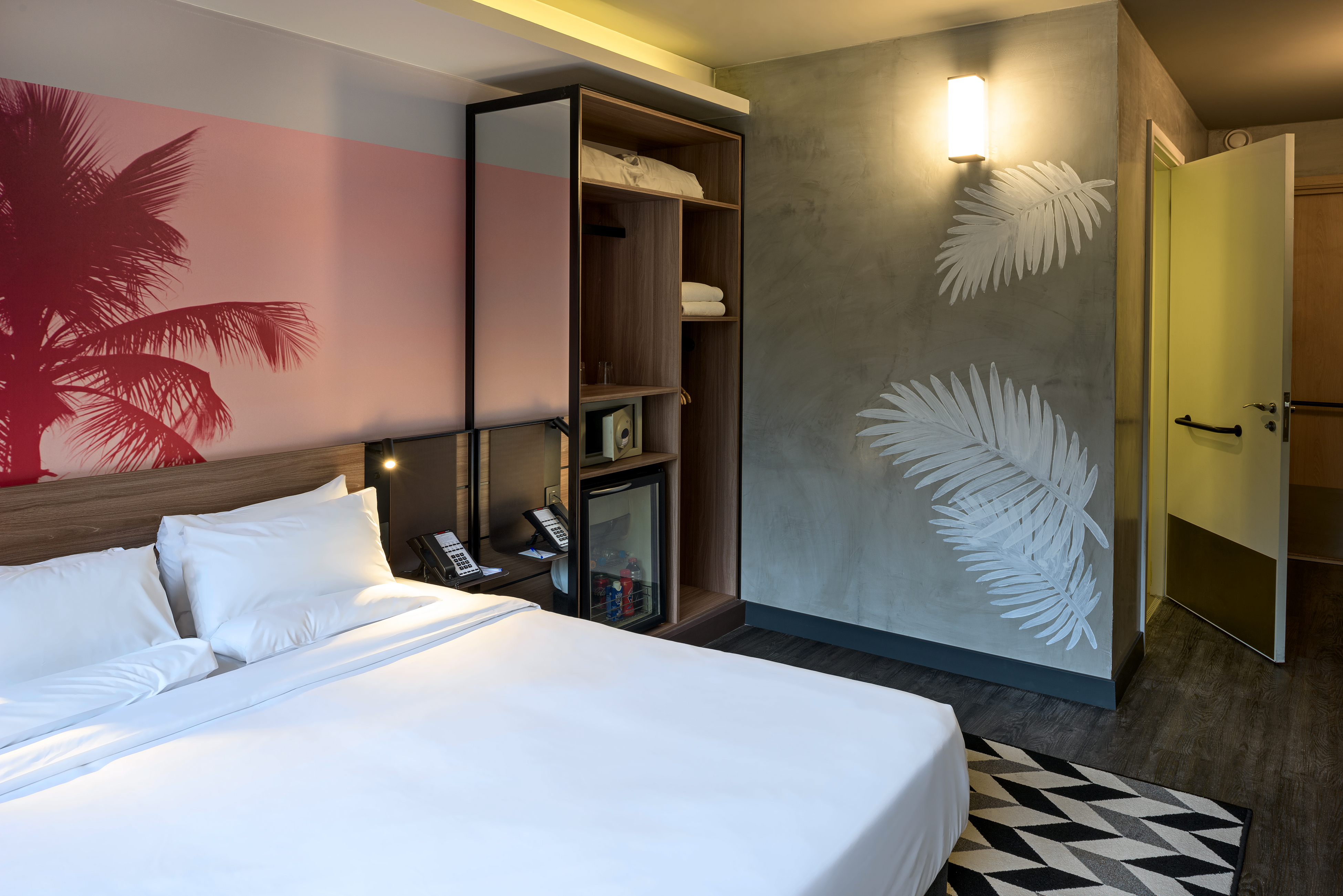 Apartment Queen Size Bed