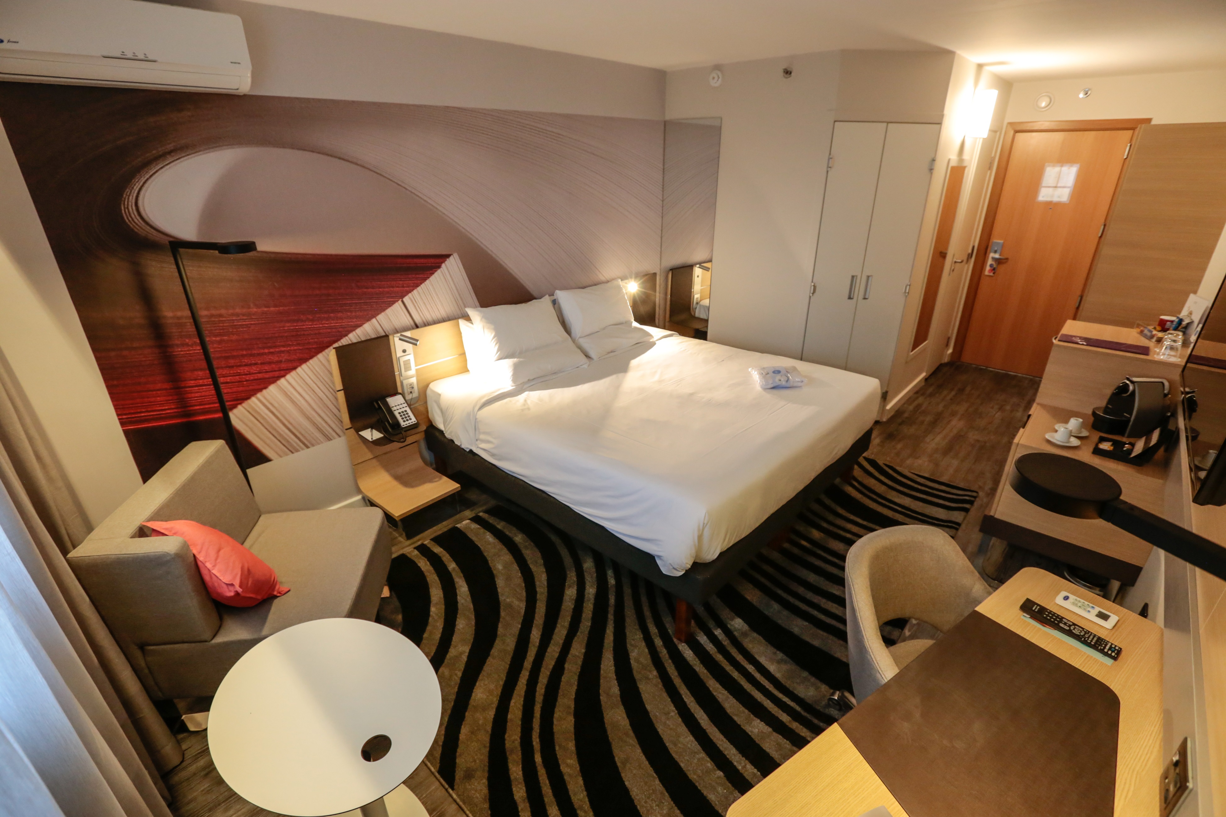 Double Executive Queen Bed