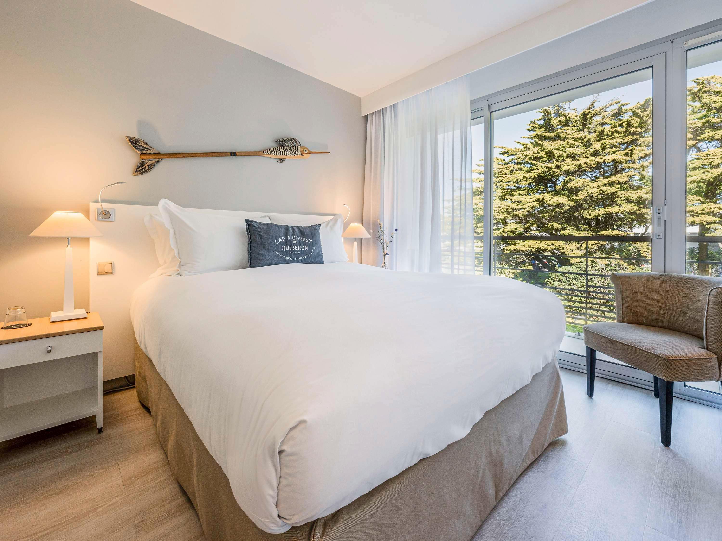 Double Classic Queen Bed