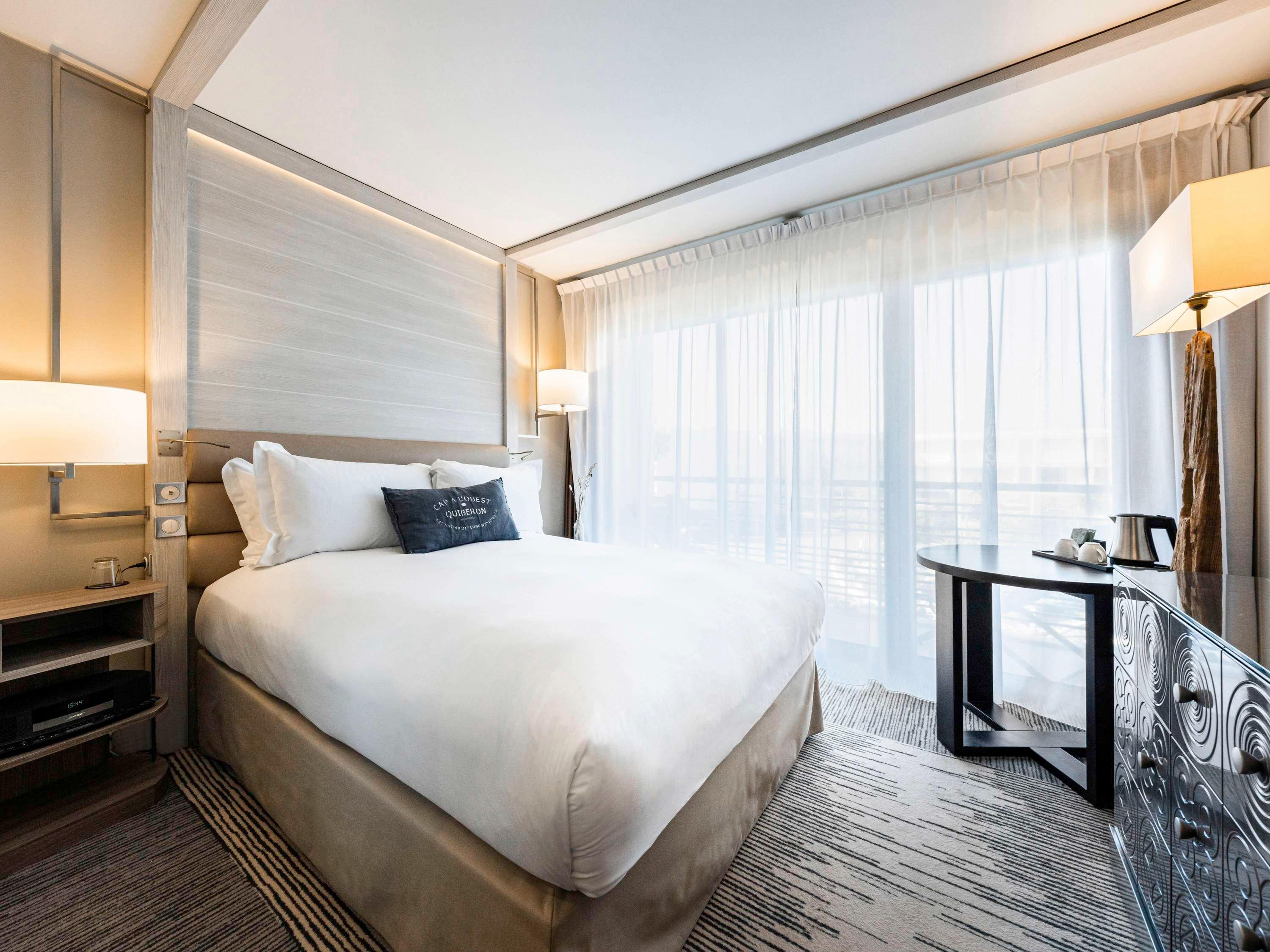 Double Classic Queen Bed