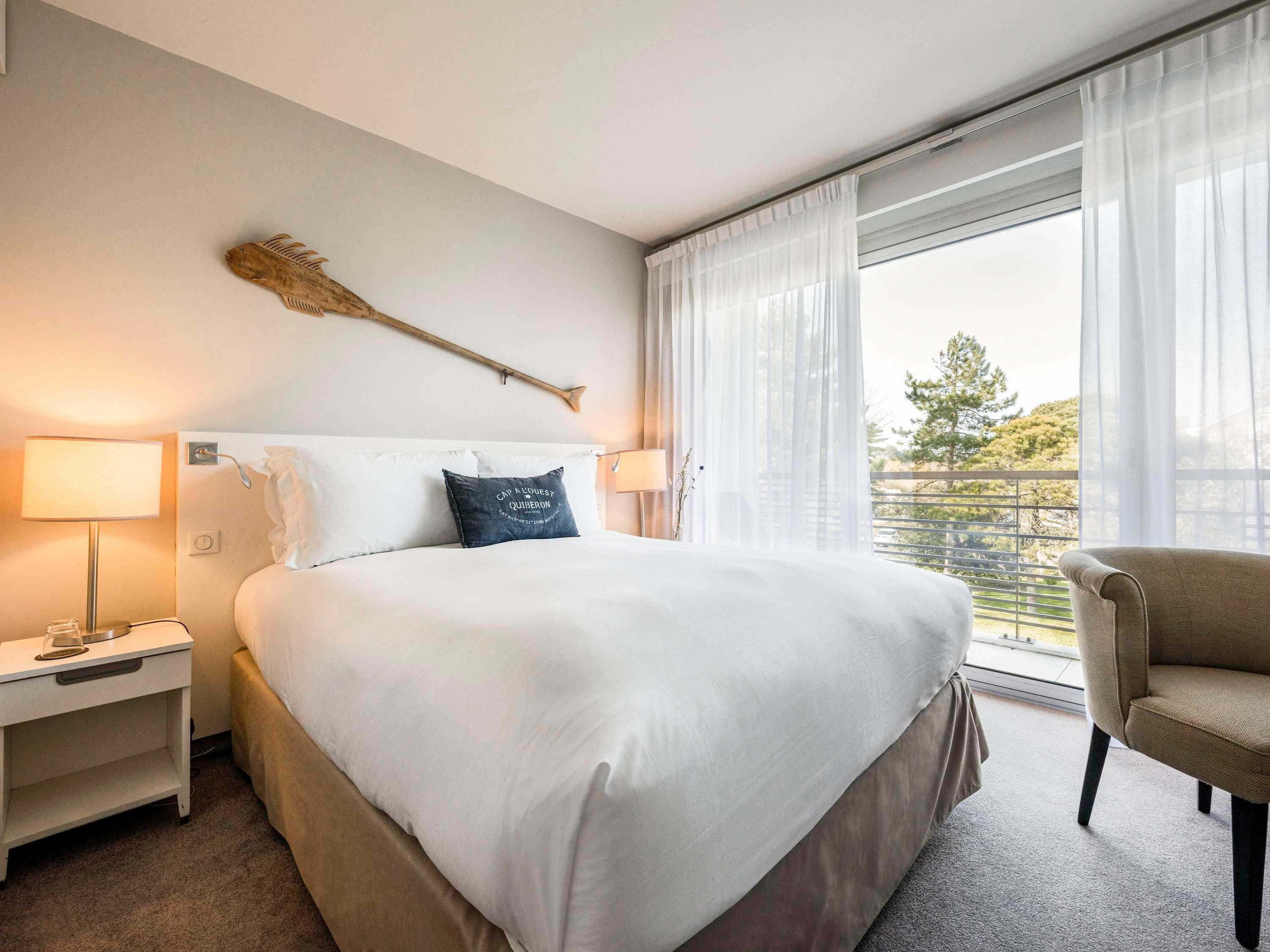 Junior Suite Queen Size Bed