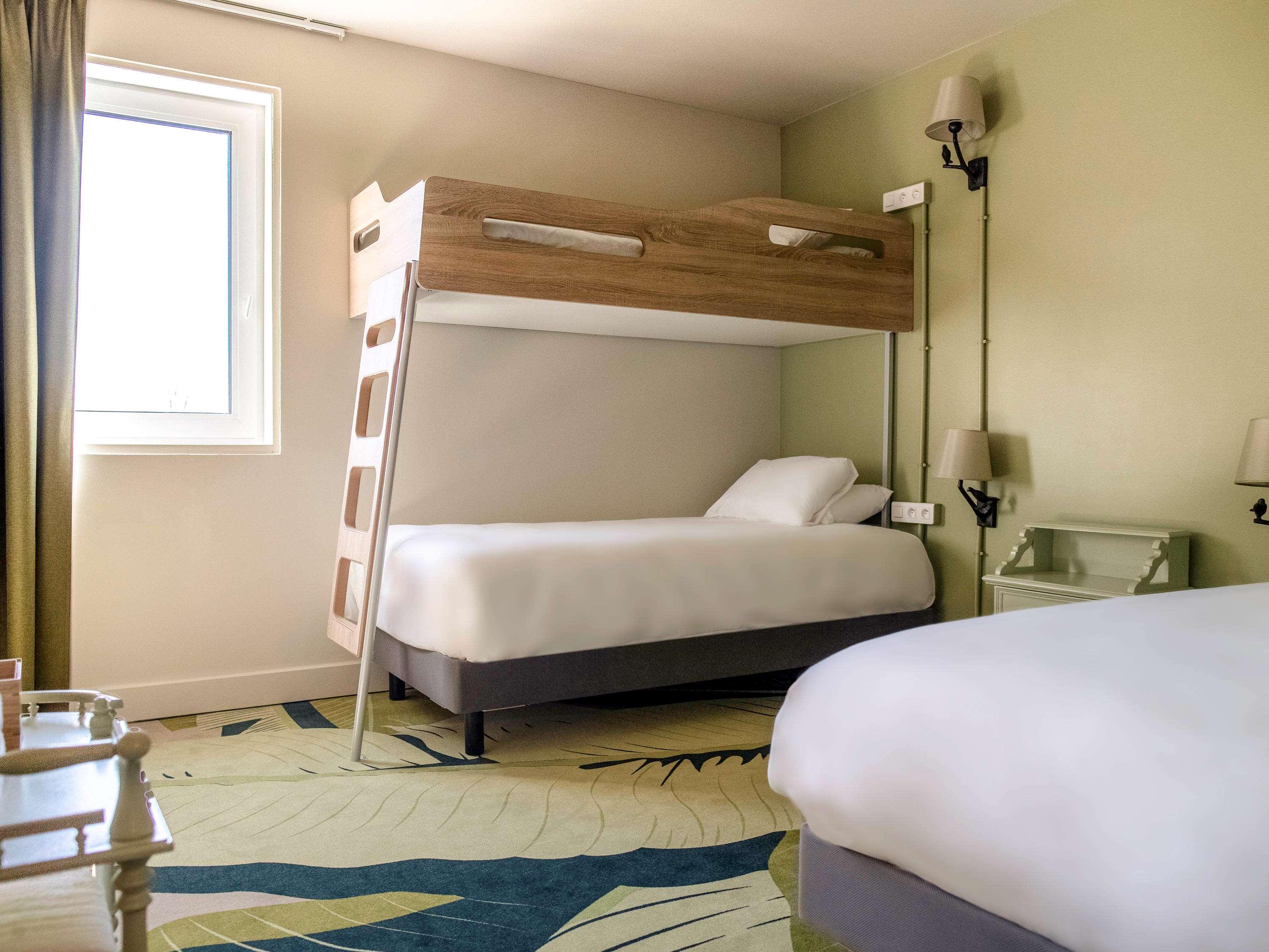 Bed in Dormitory Park View