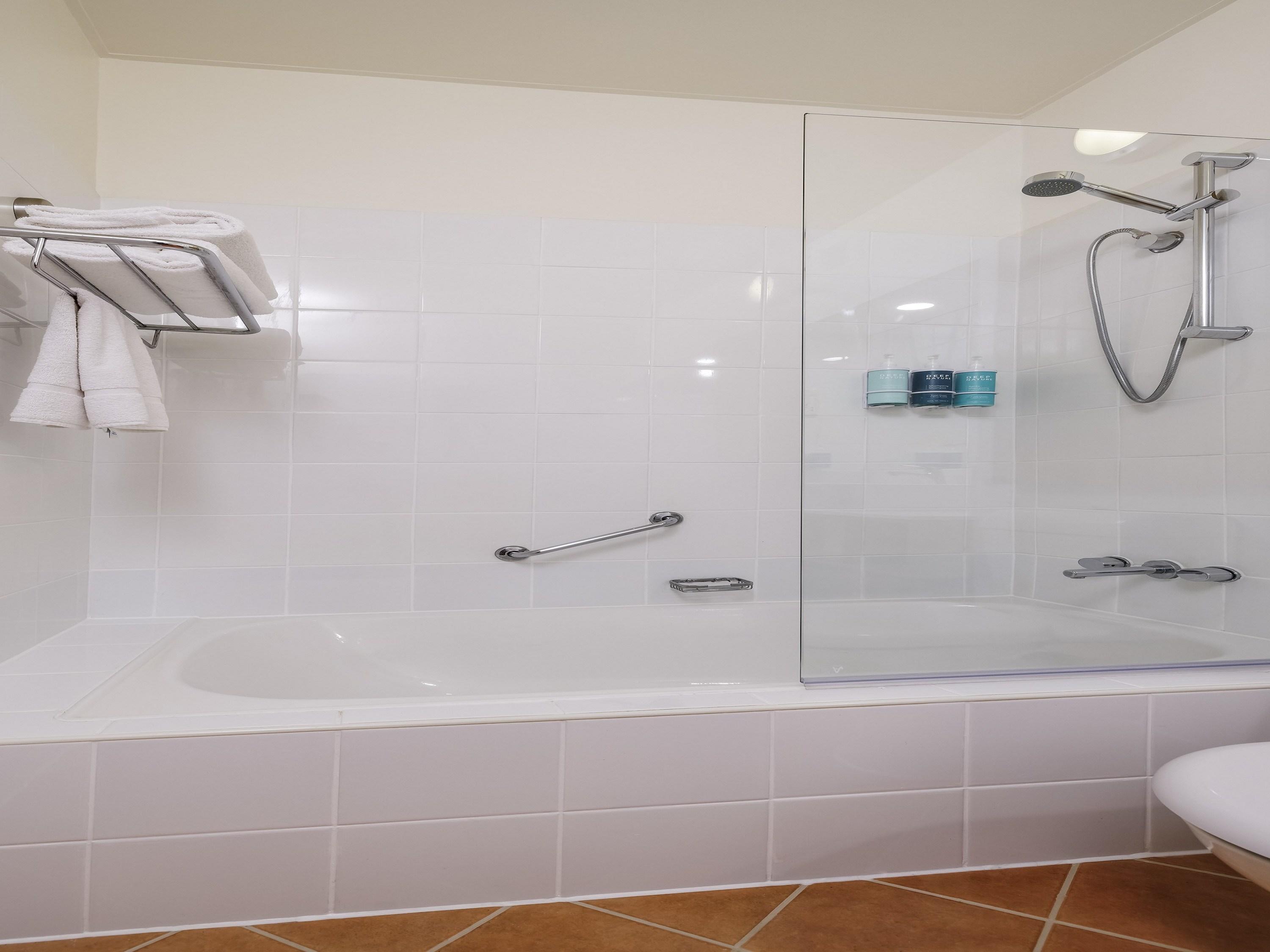 Junior Suite Accessible King Size Bed