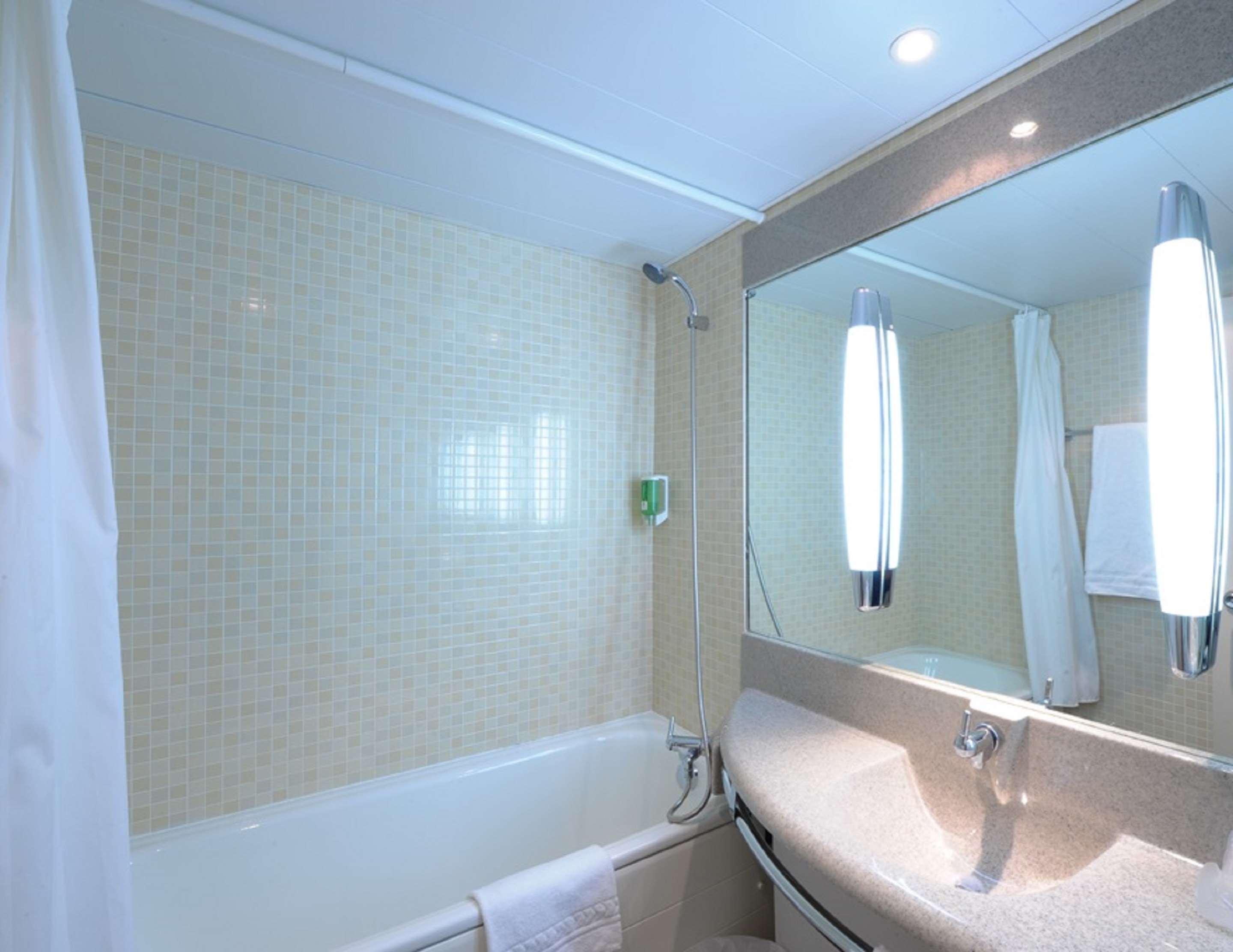 Family Room Queen Bed Non Smoking