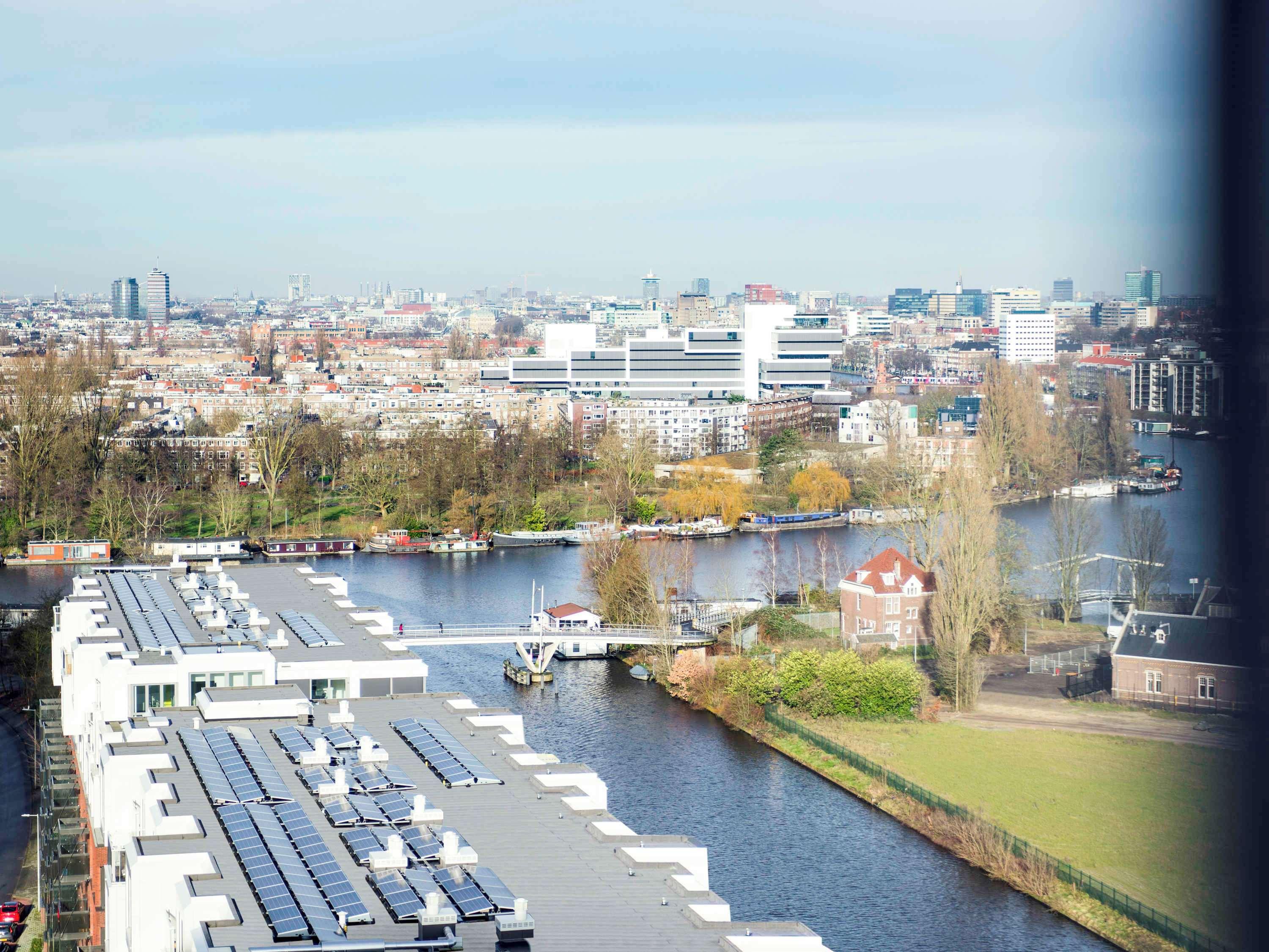 Double Executive Queen Bed