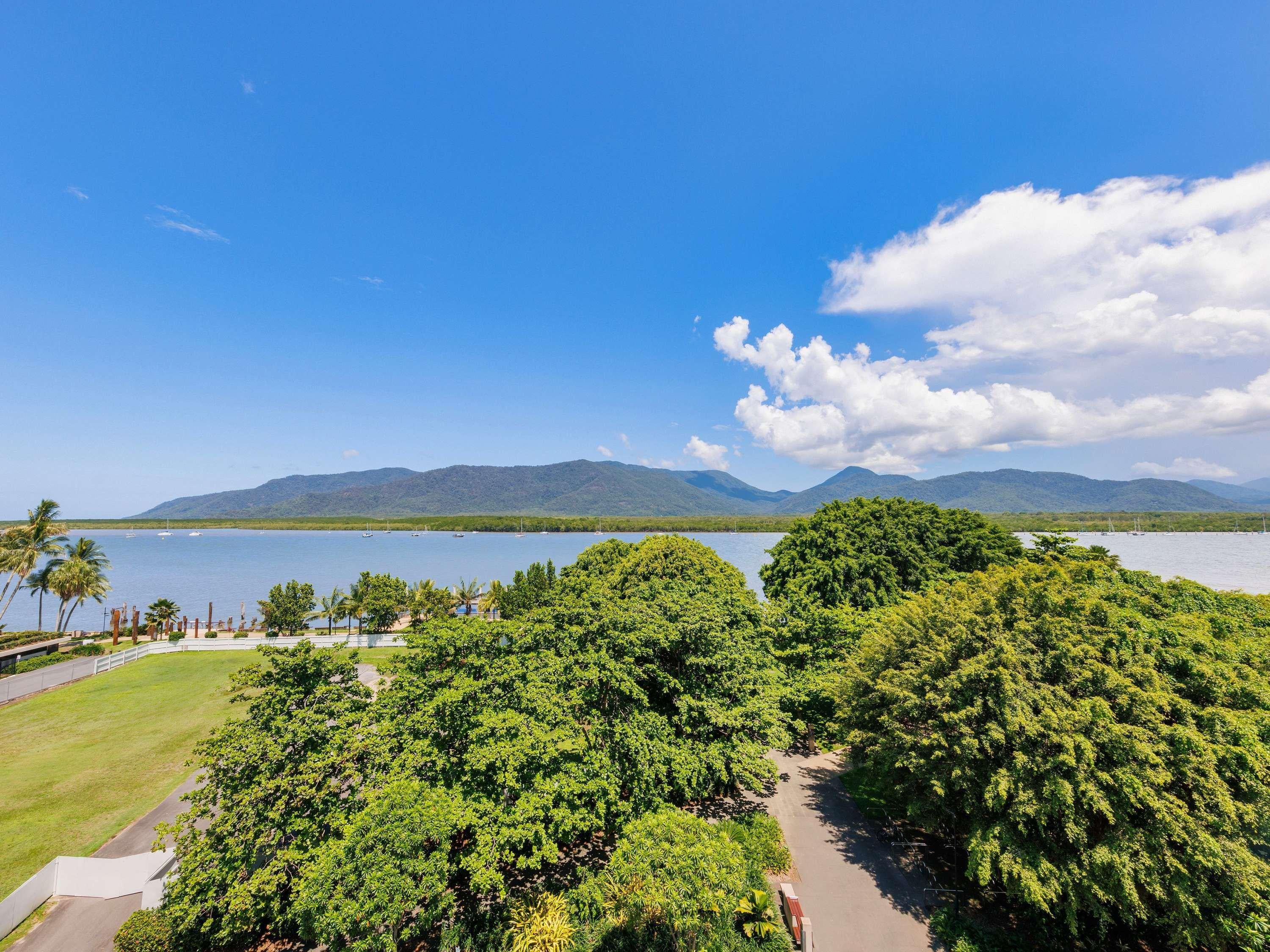 Twin Deluxe with Views