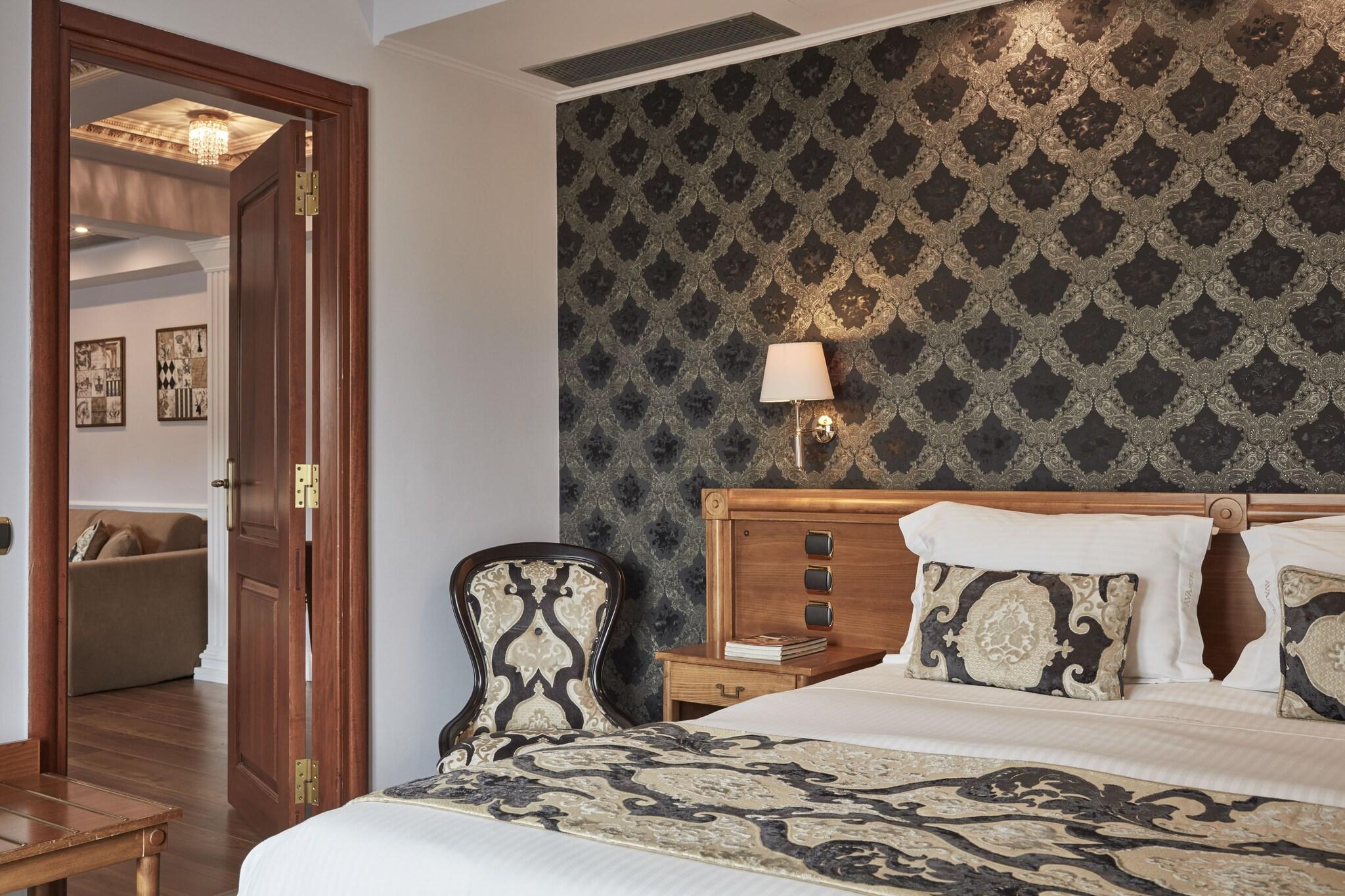 Suite Deluxe Queen Bed