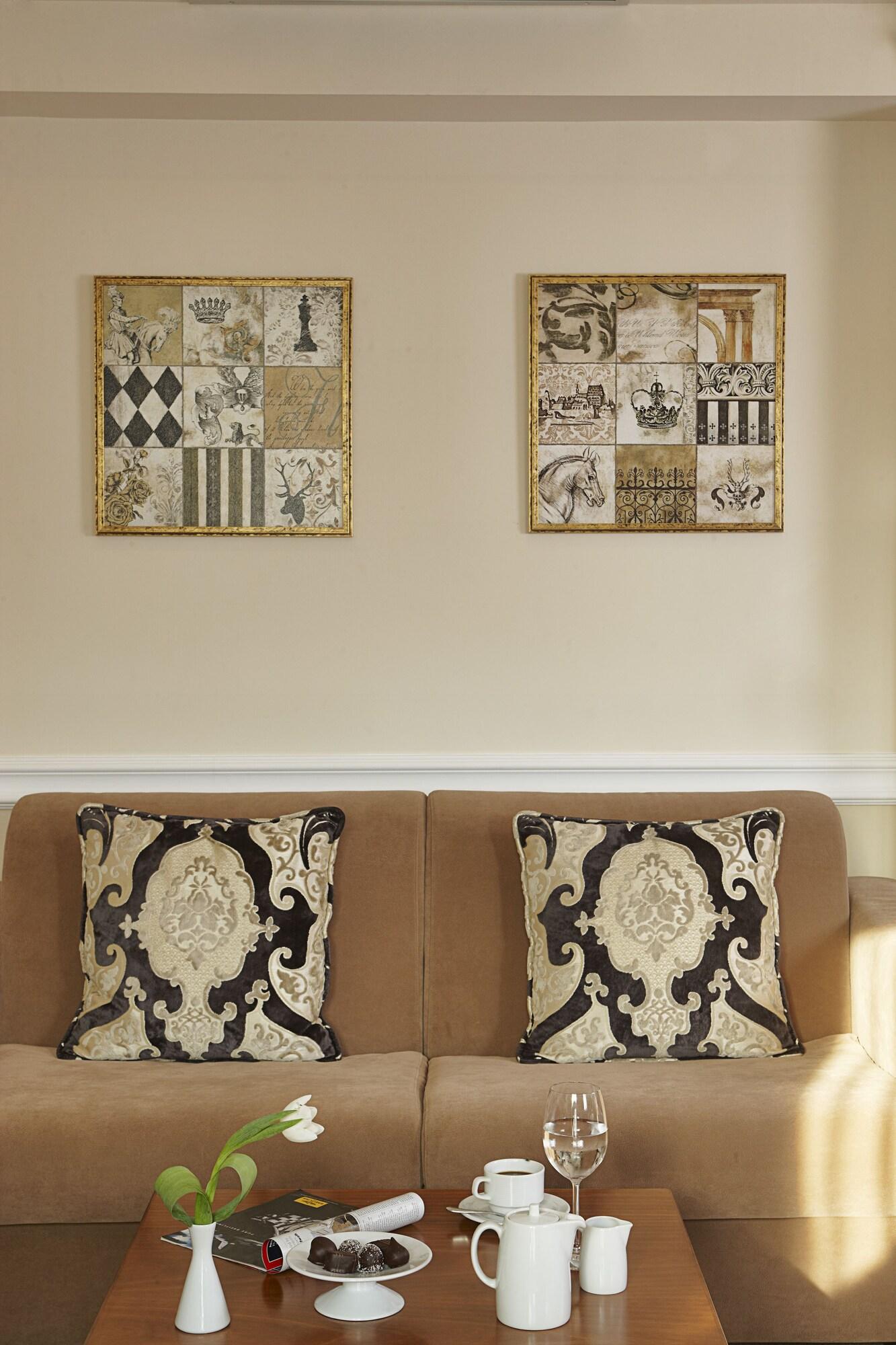 Suite Deluxe Queen Bed