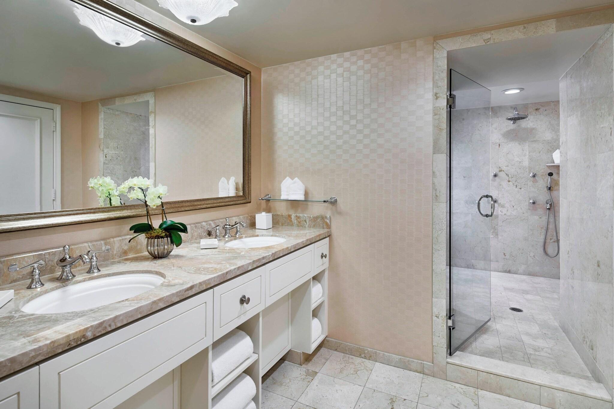 Double Deluxe Two Queen Beds