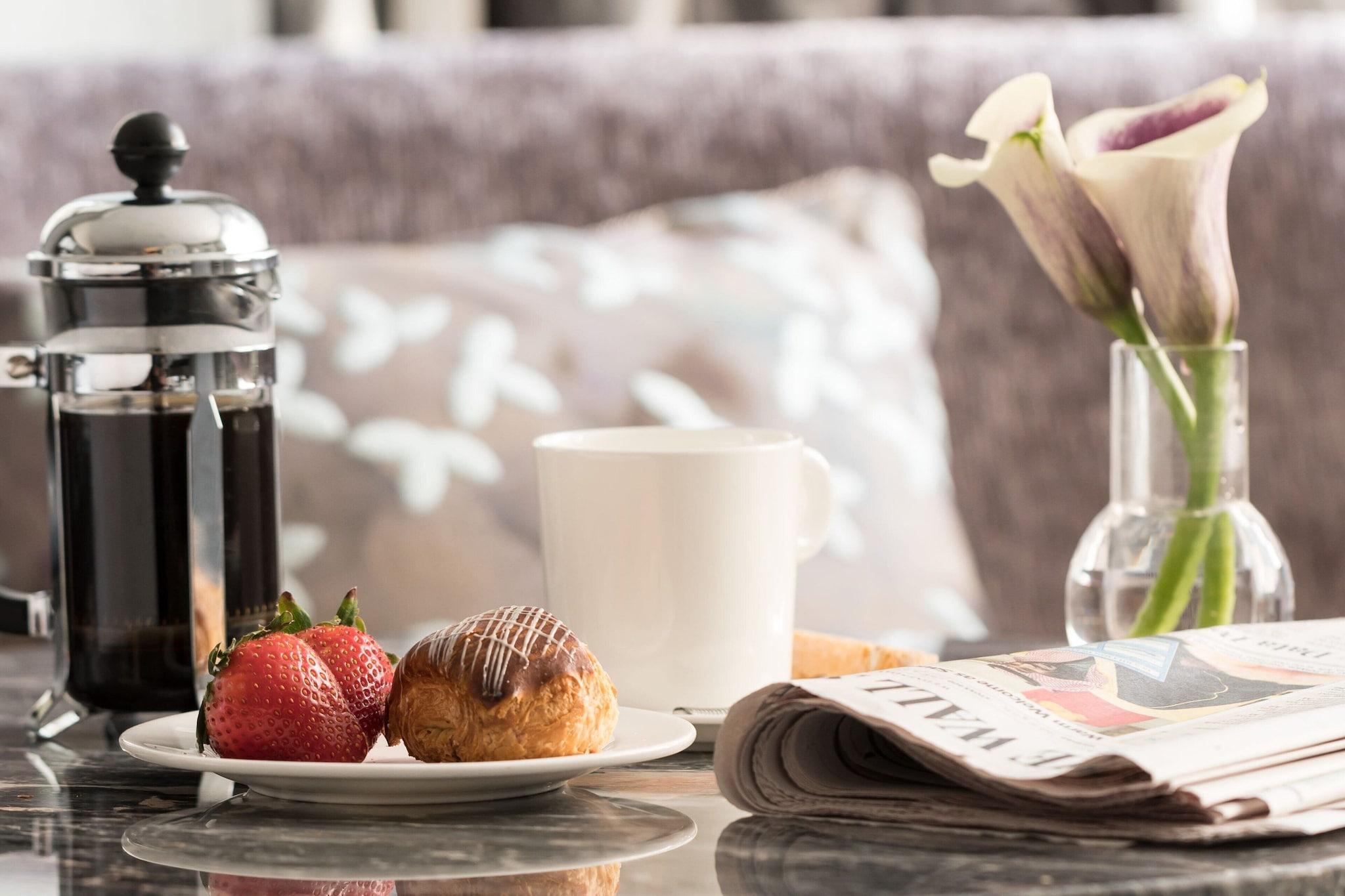 Double Club King Bed