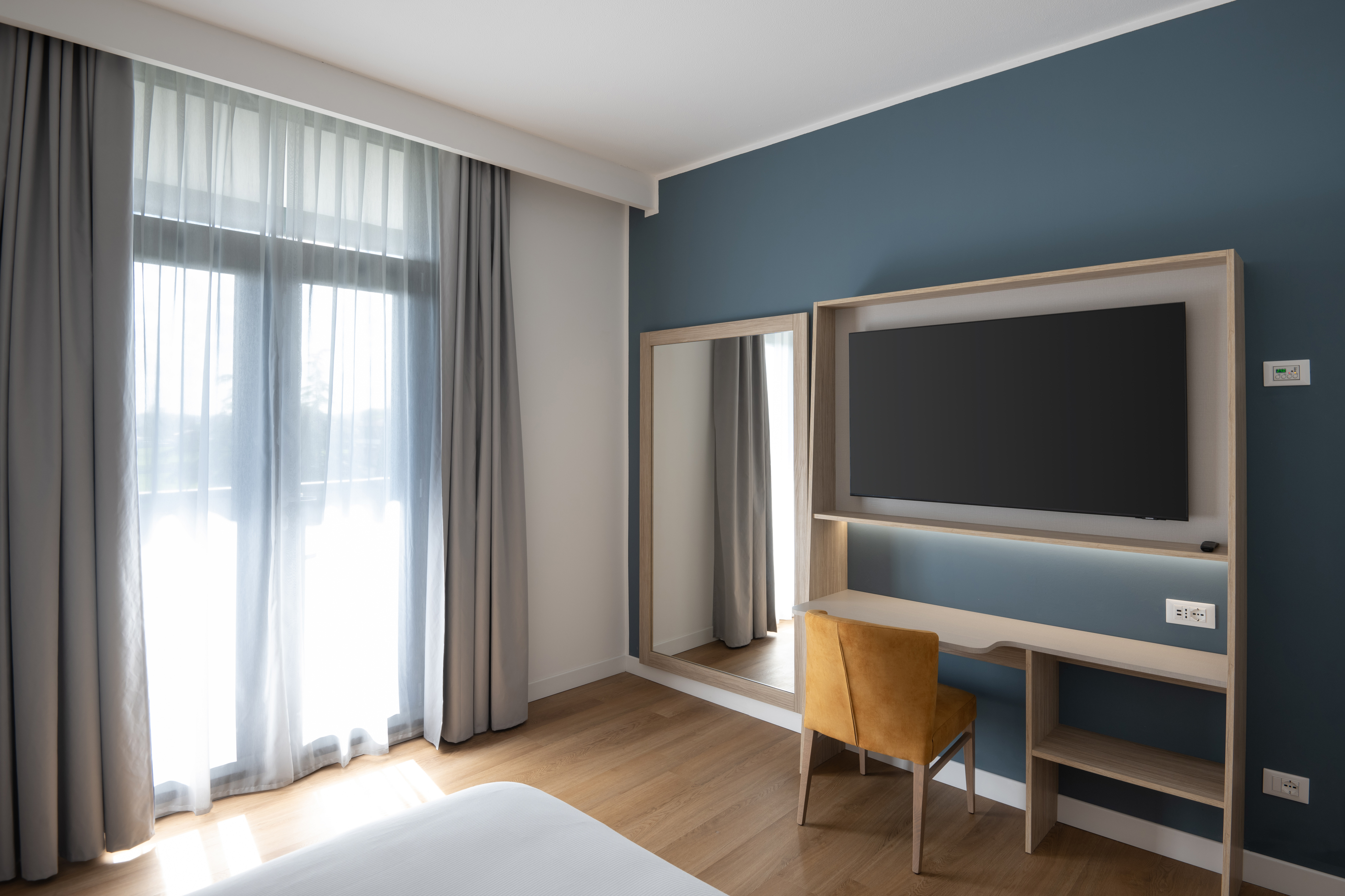 Double Accessible-queen Size Bed