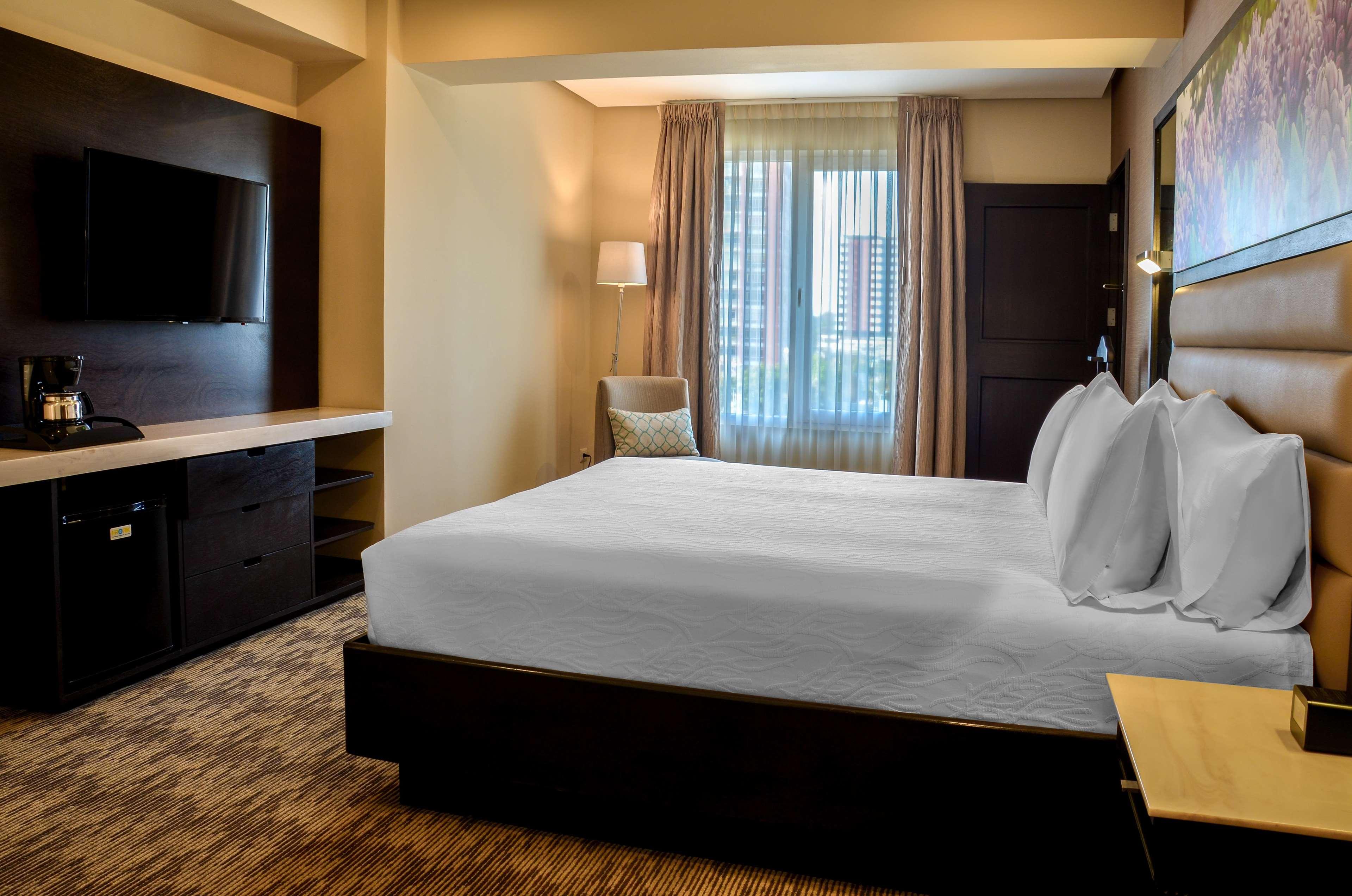 Junior Suite City View King Bed