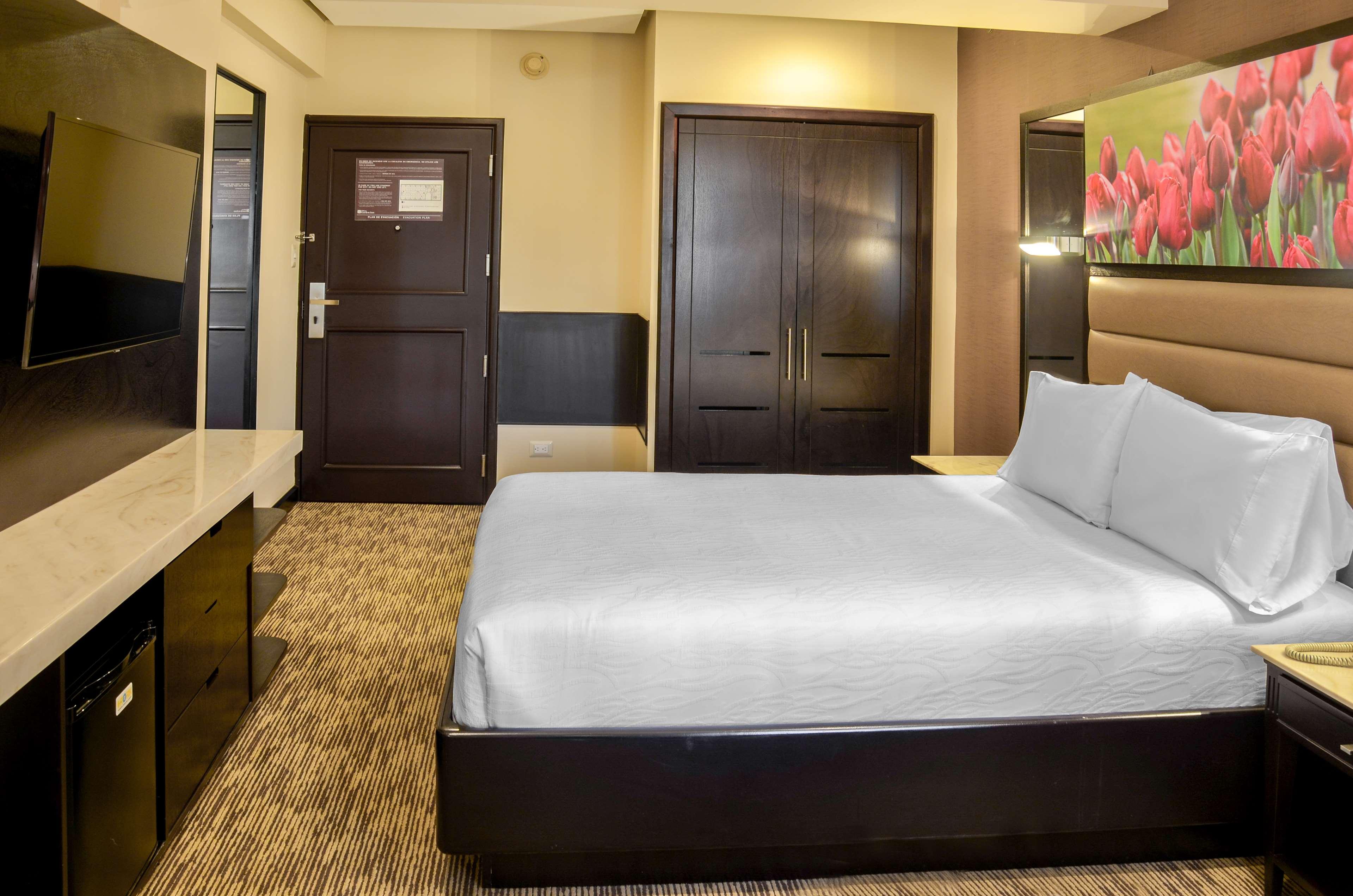 Double Queen Size Bed