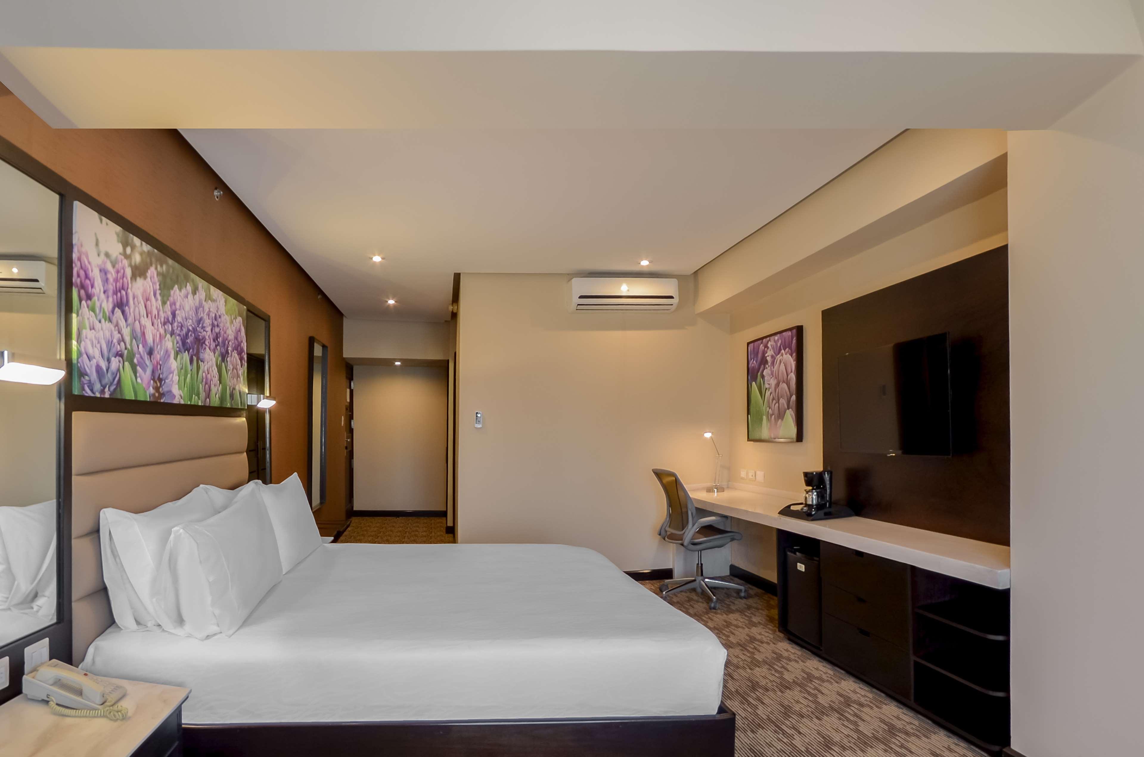 Junior Suite City View King Bed