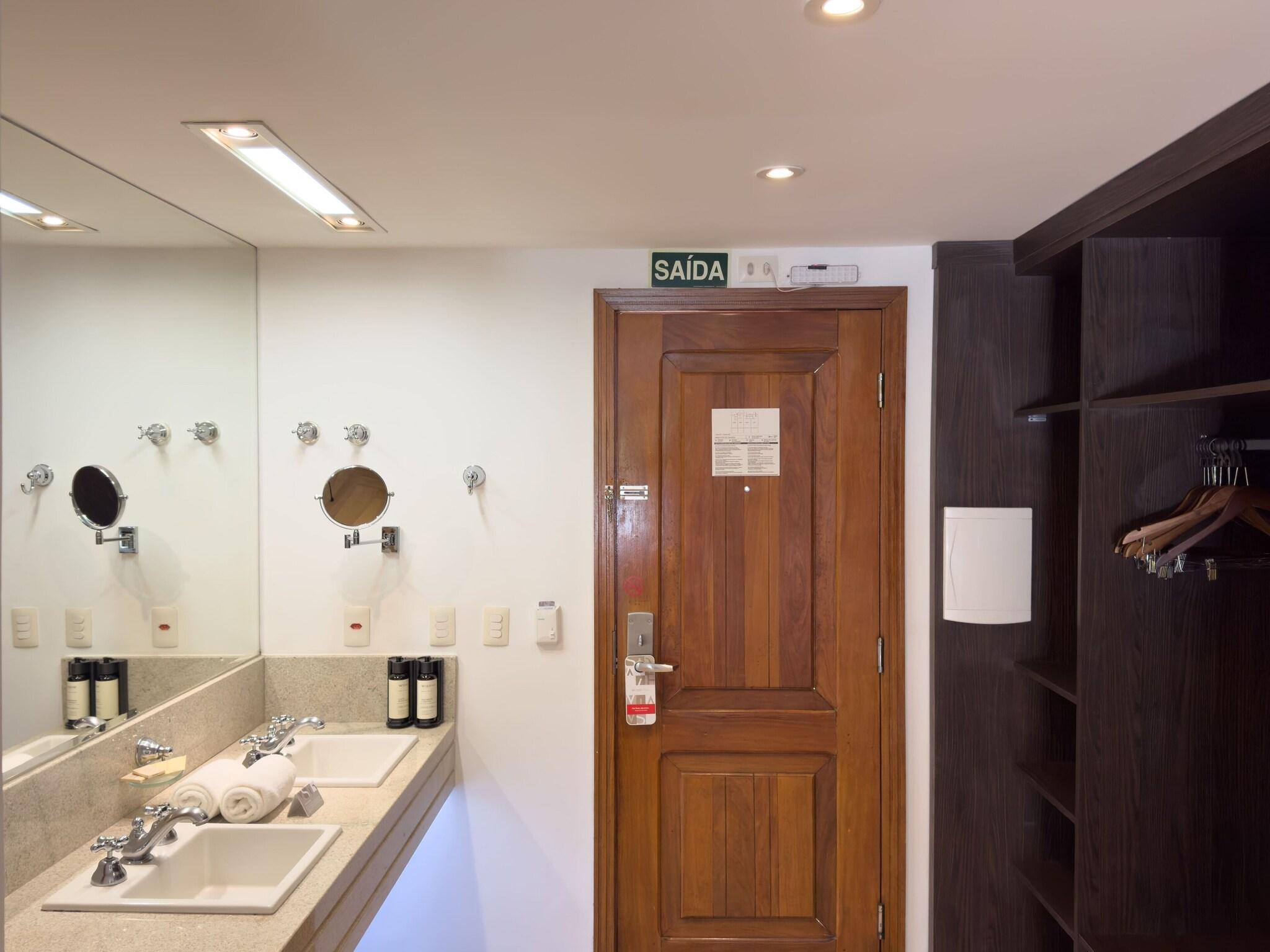 Quadruple Premier Queen Bed