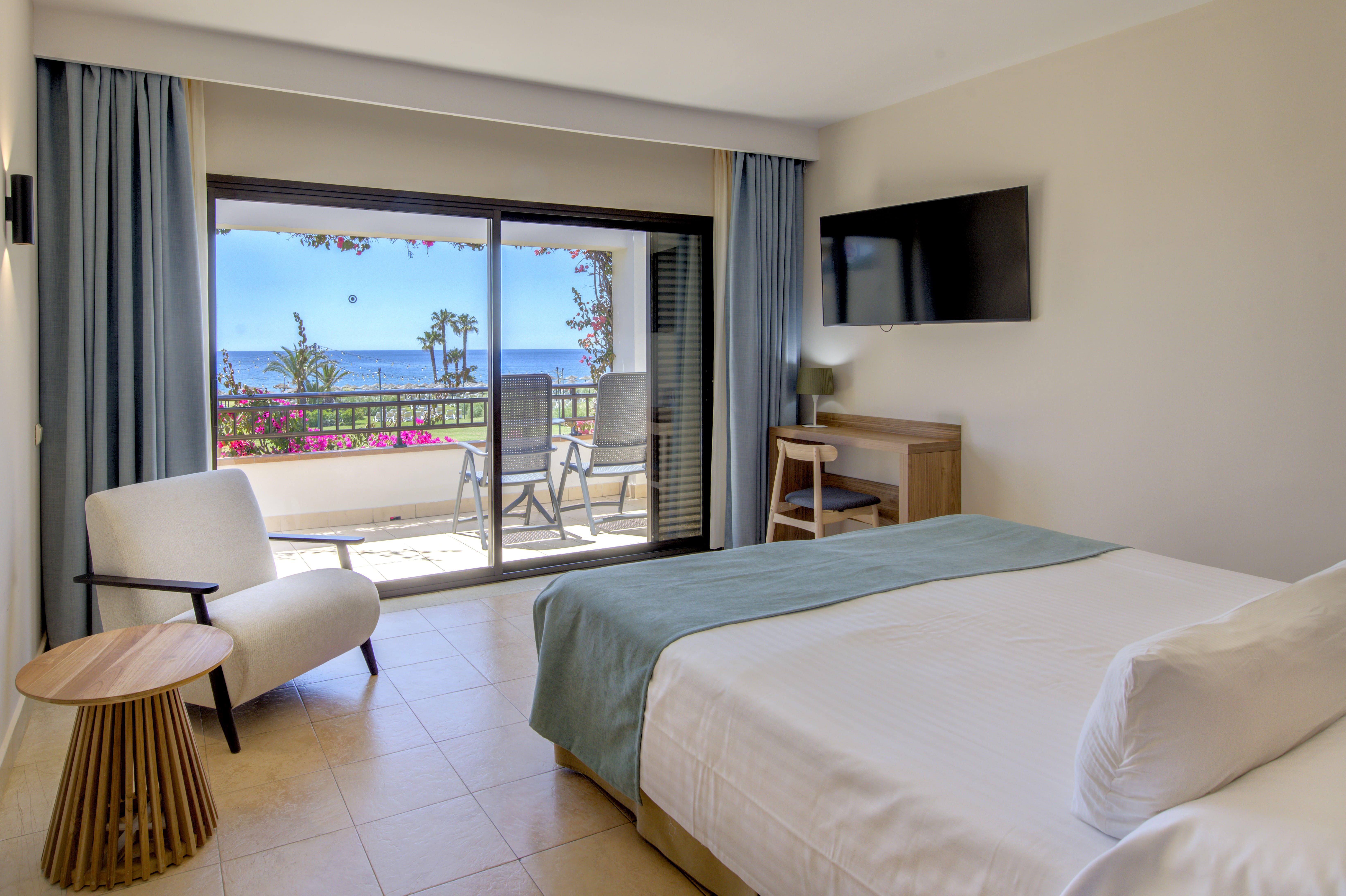 Double Single Sea Front