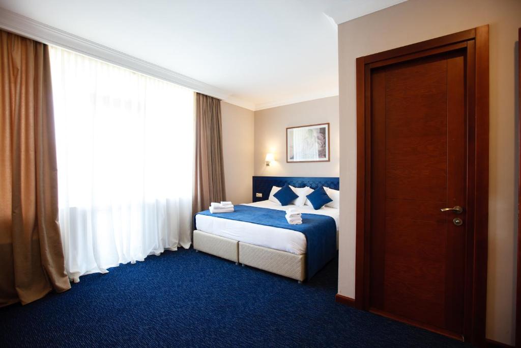 Double or Twin Standard