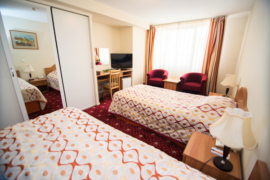 Double or Twin Standard