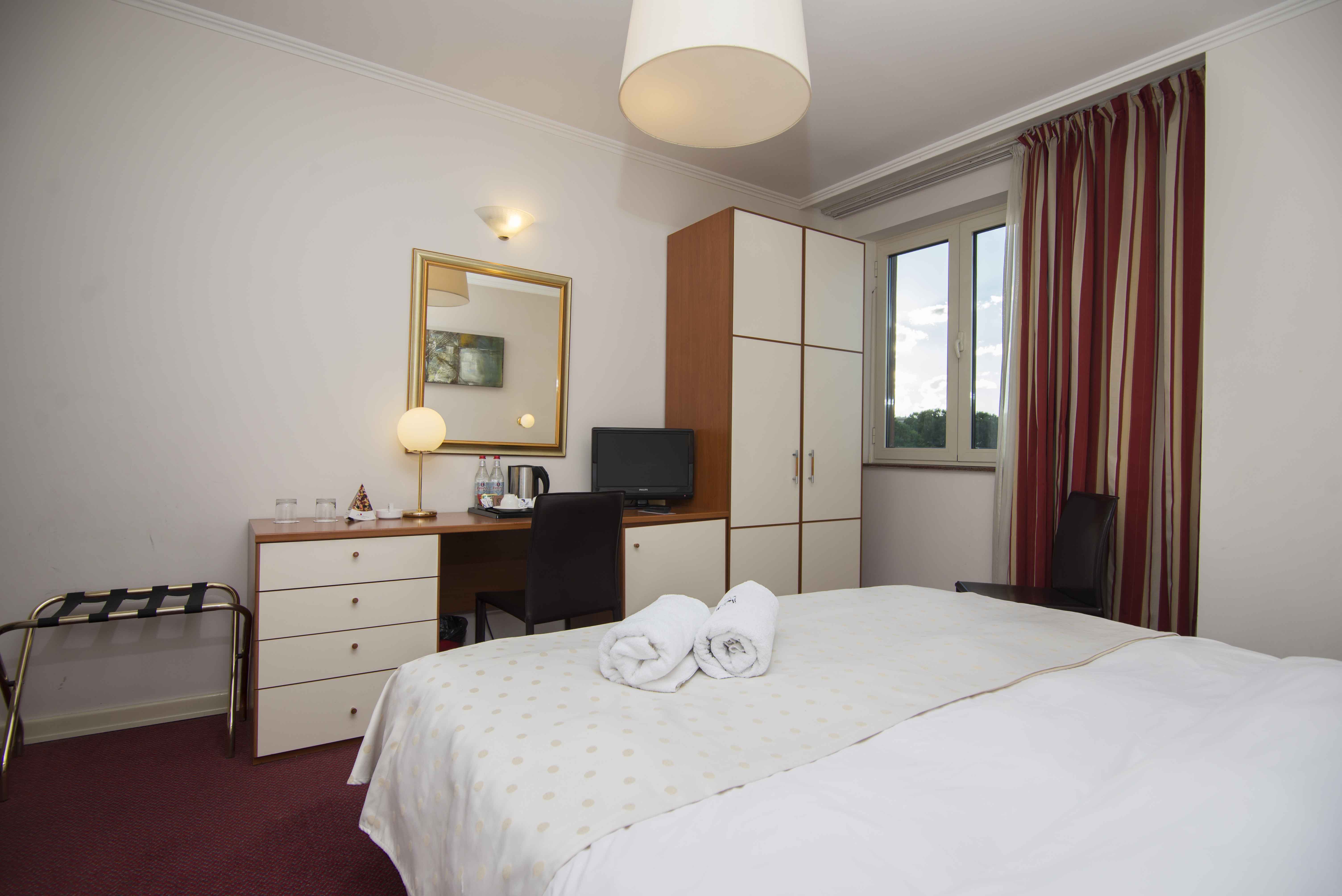 Double or Twin Standard