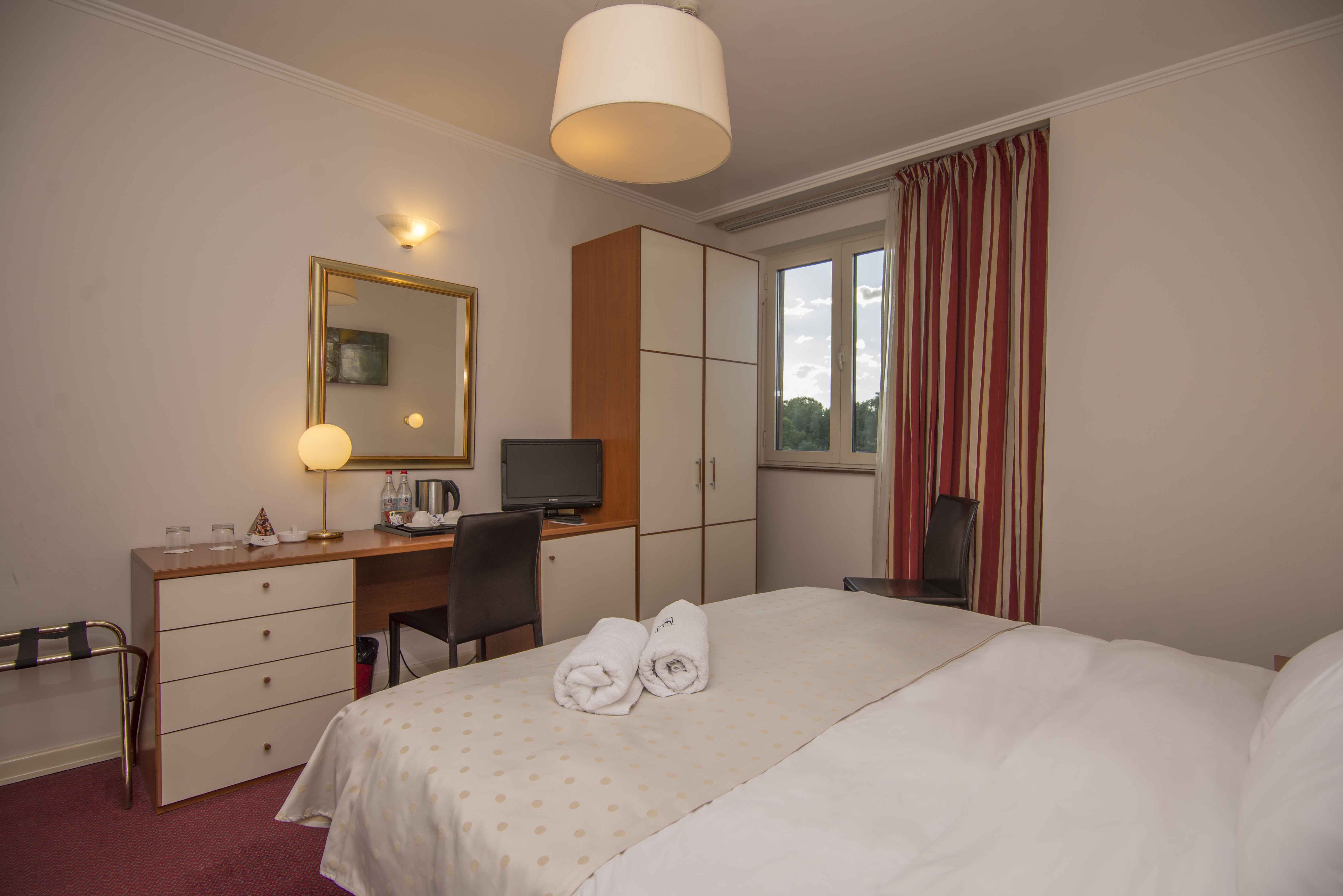 Double or Twin Standard