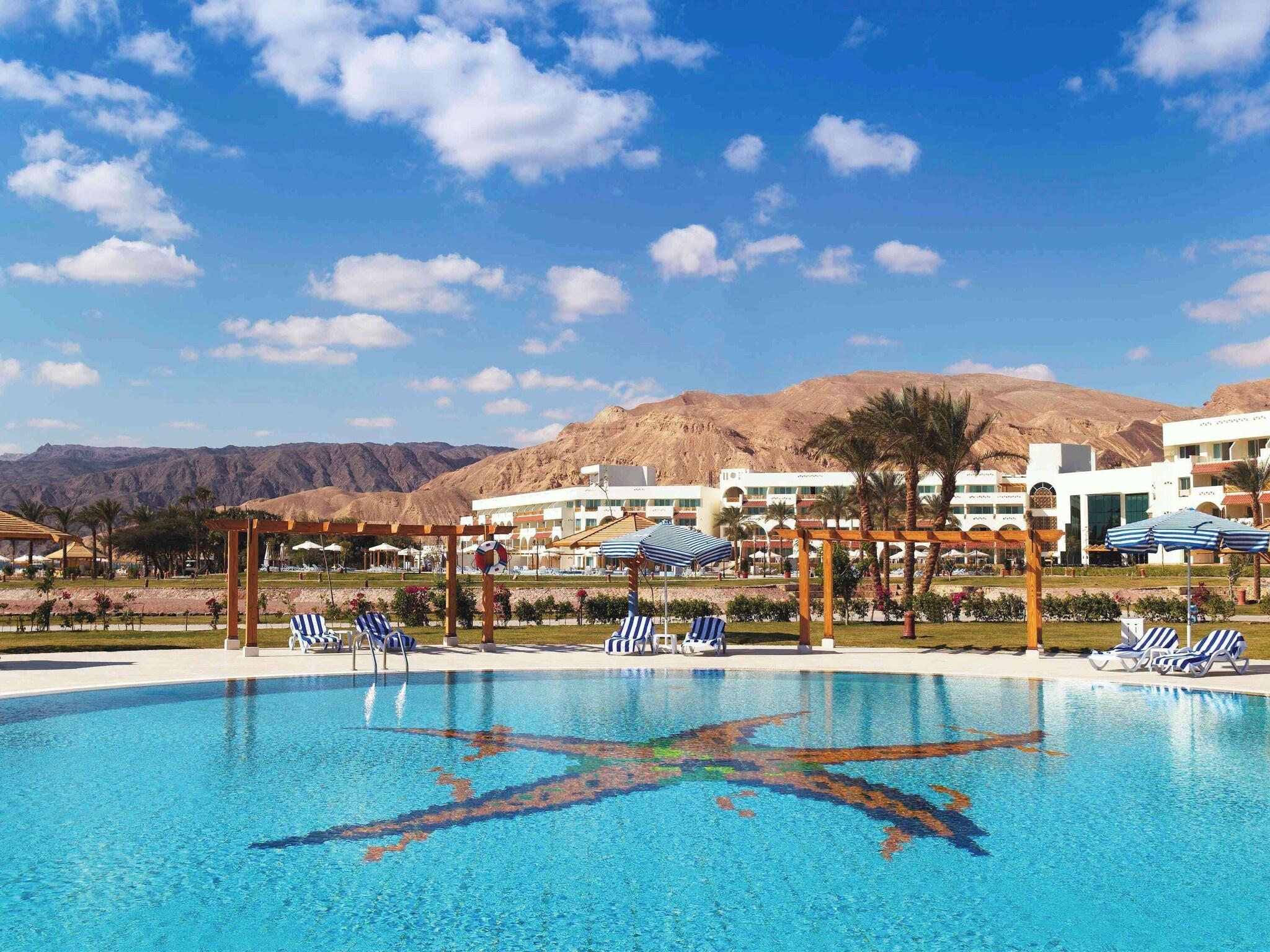 Twin Classic Pool View