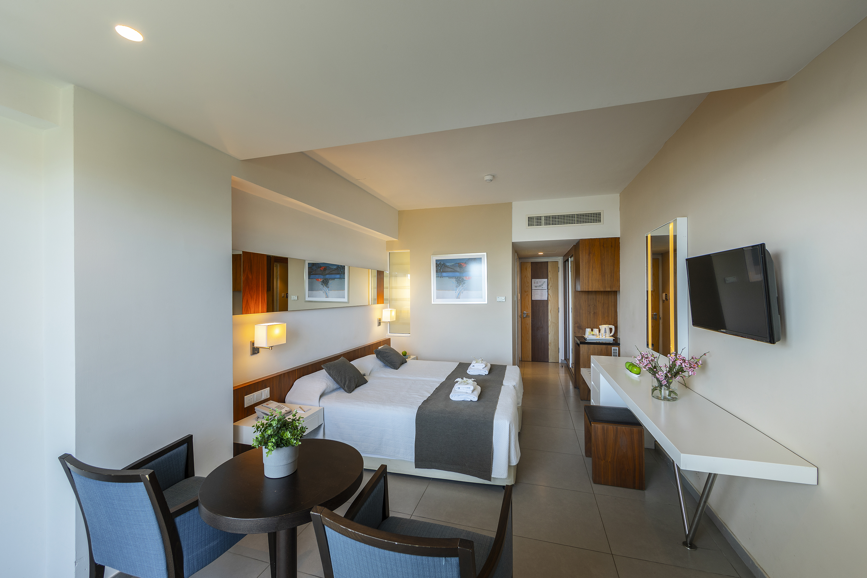 Double or Twin Superior Side Sea View