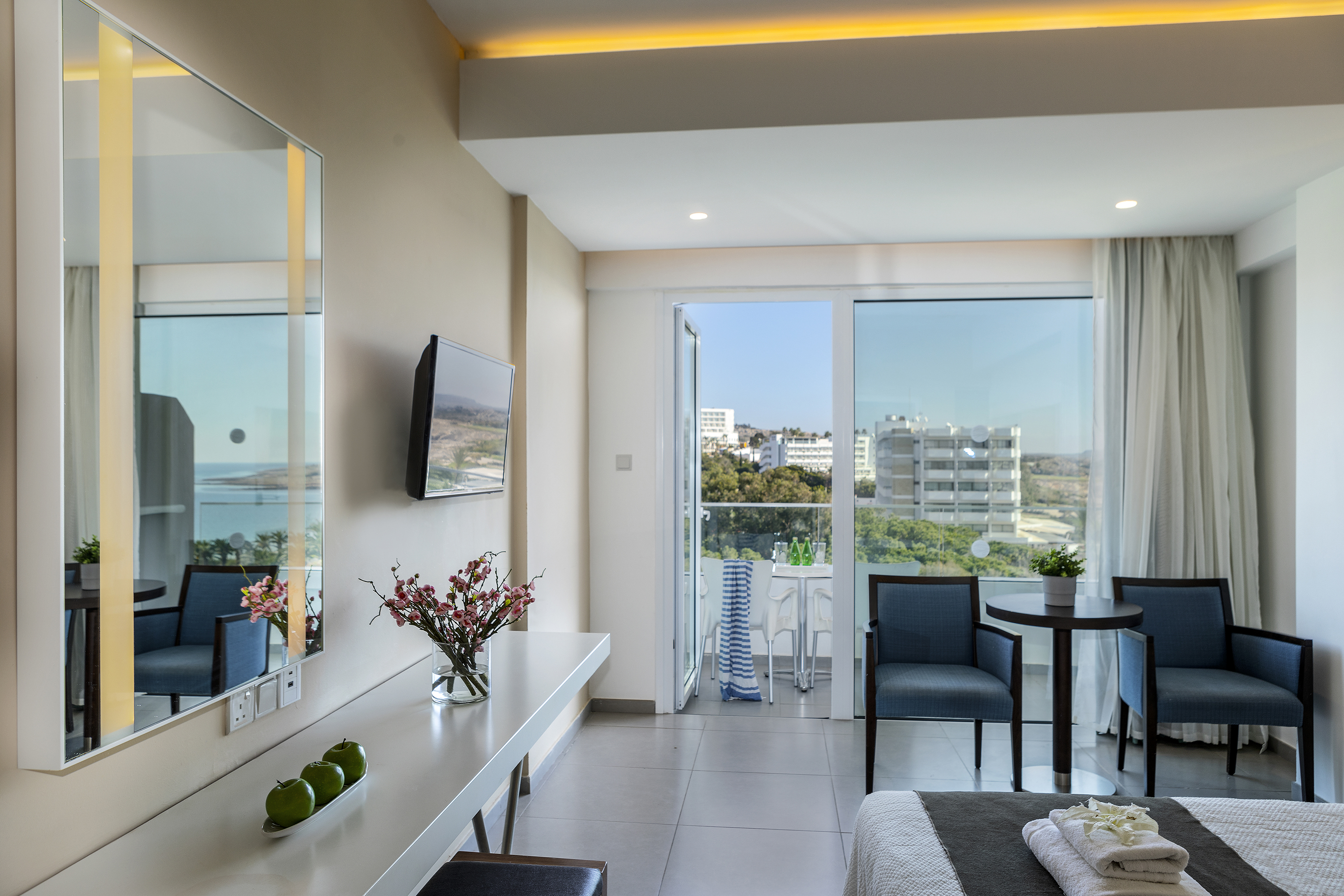 Double or Twin Superior Side Sea View