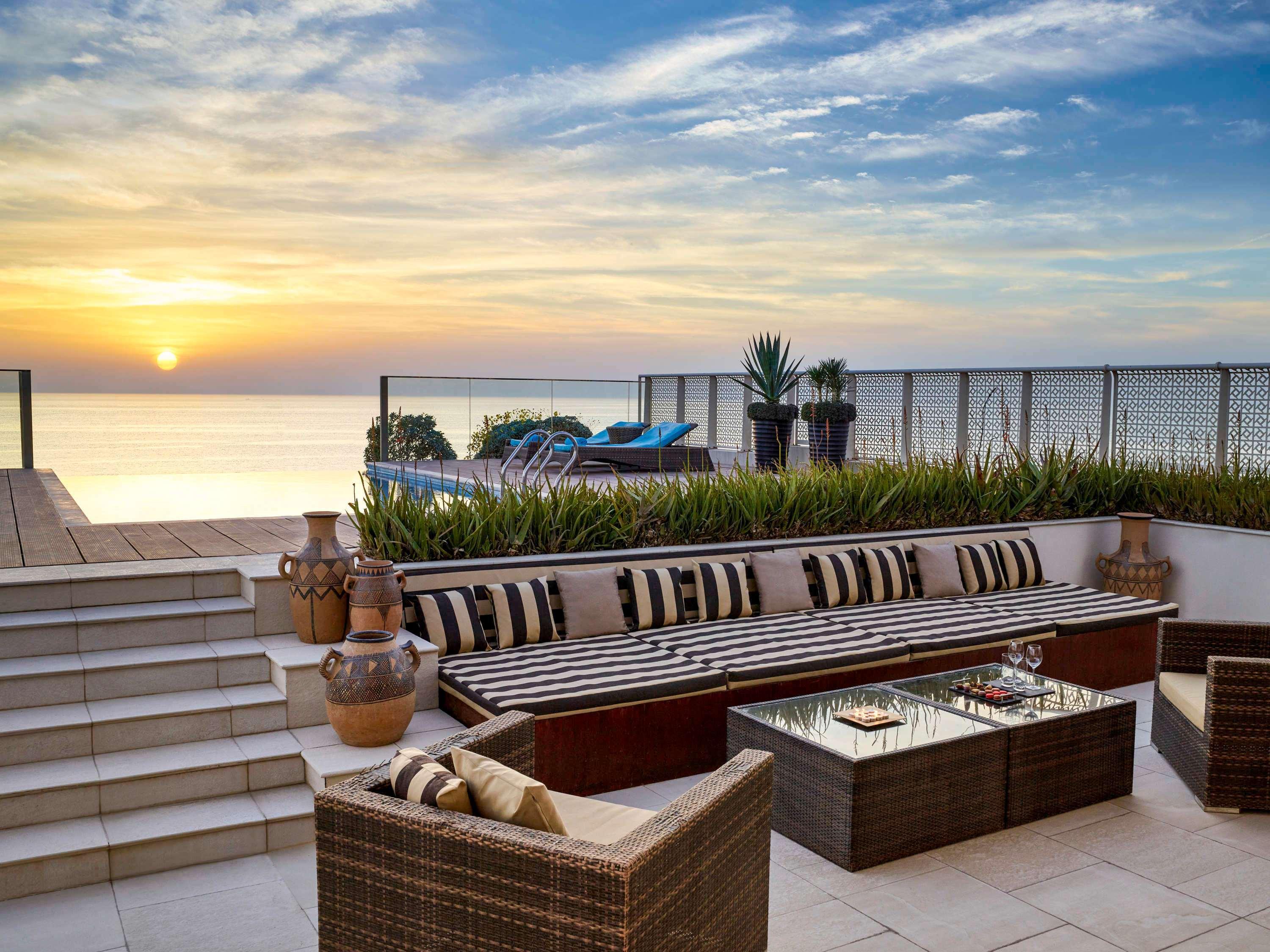 Suite Pool View King Bed