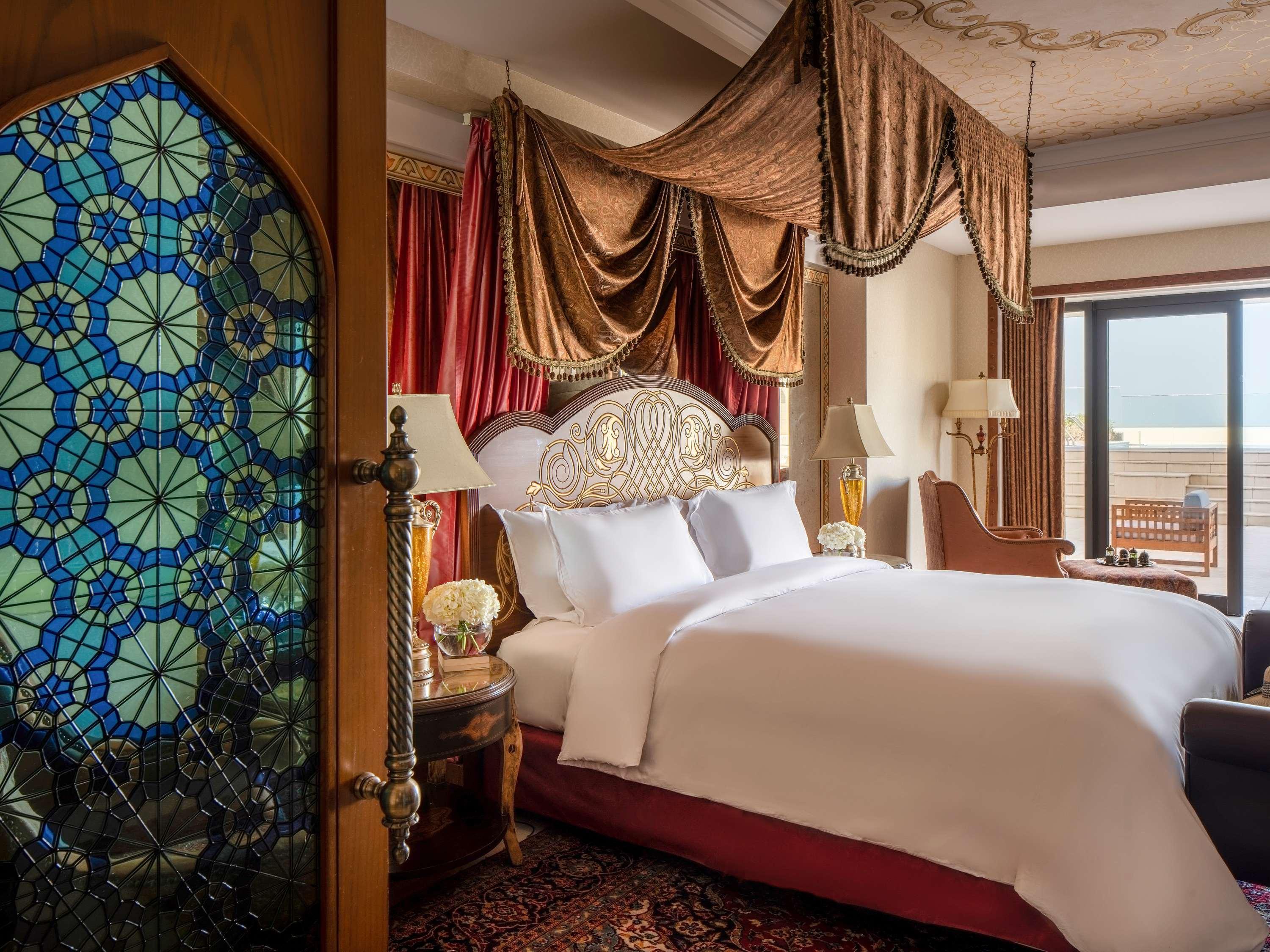 Suite Pool View King Bed