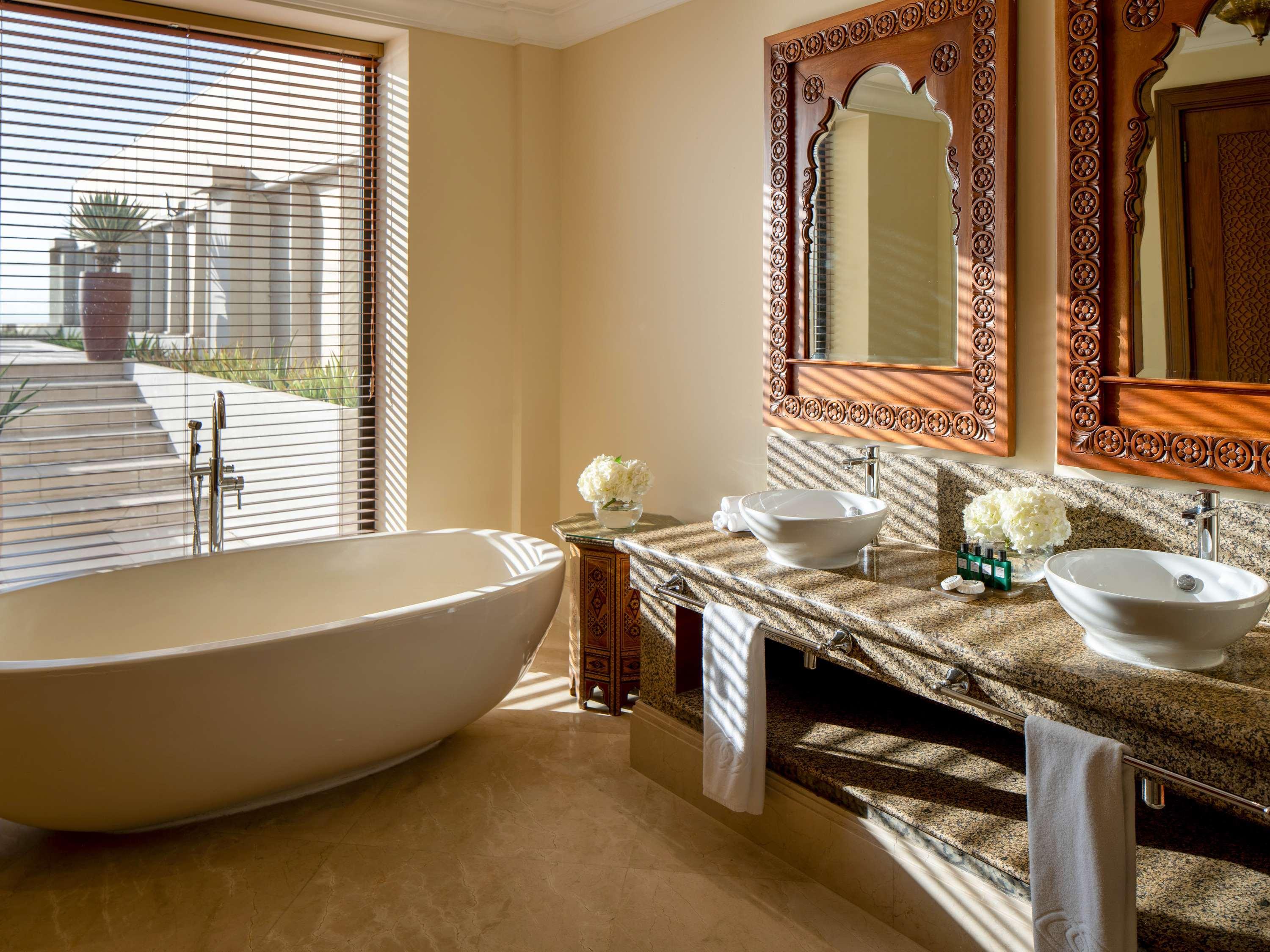 Suite Pool View King Bed