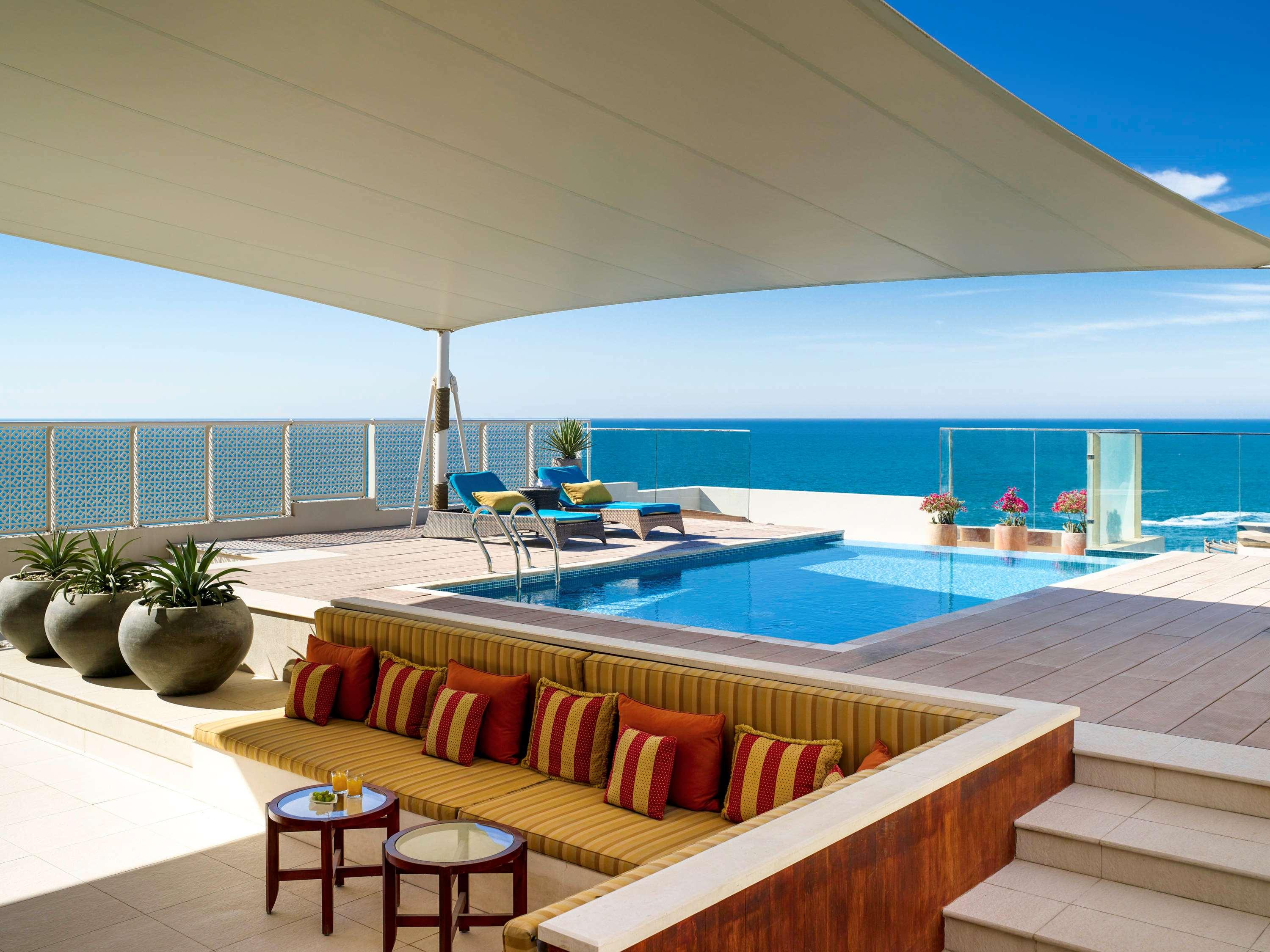 Suite Pool View King Bed