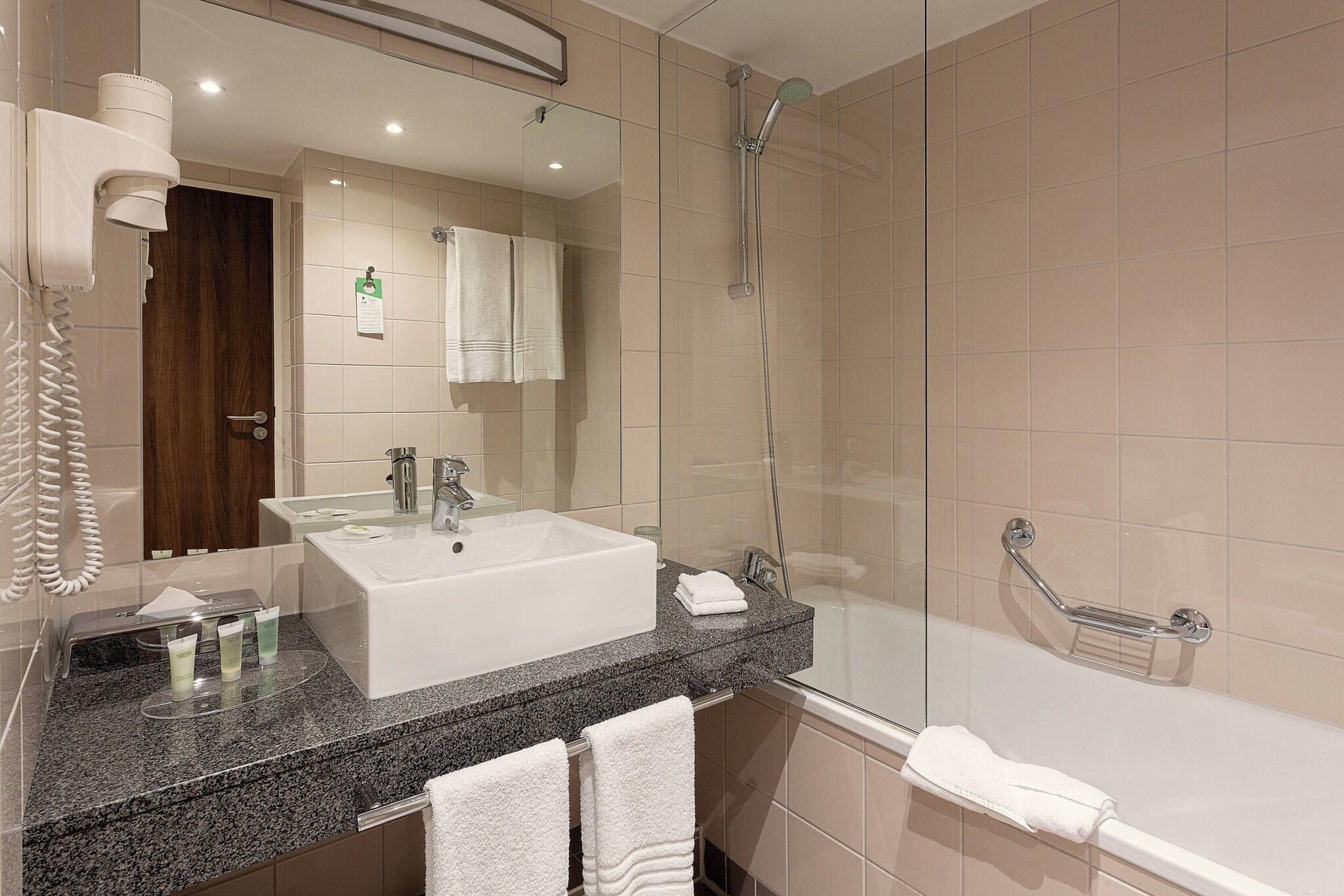 Double Deluxe King Bed