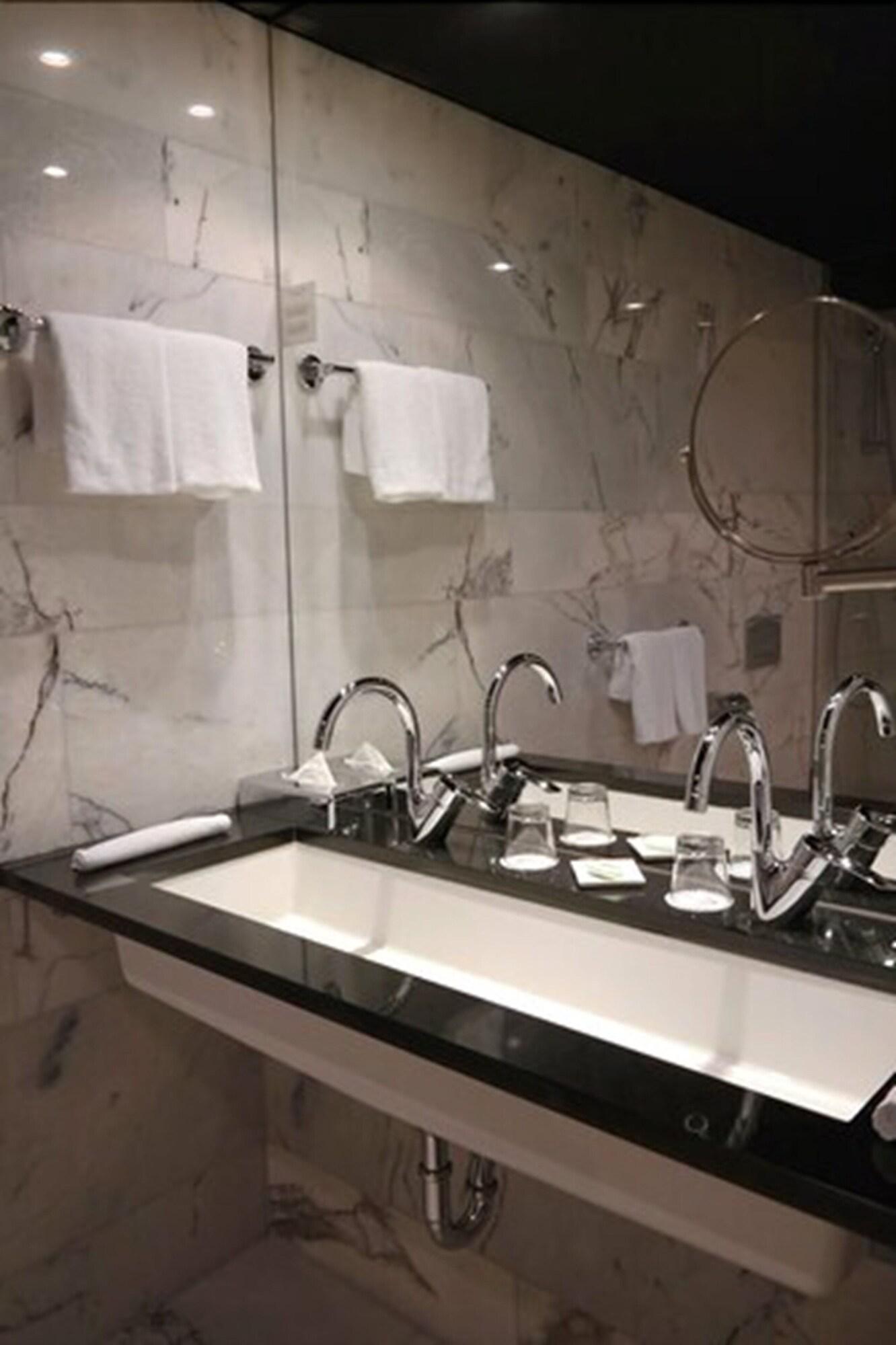 Junior Suite King Size Bed