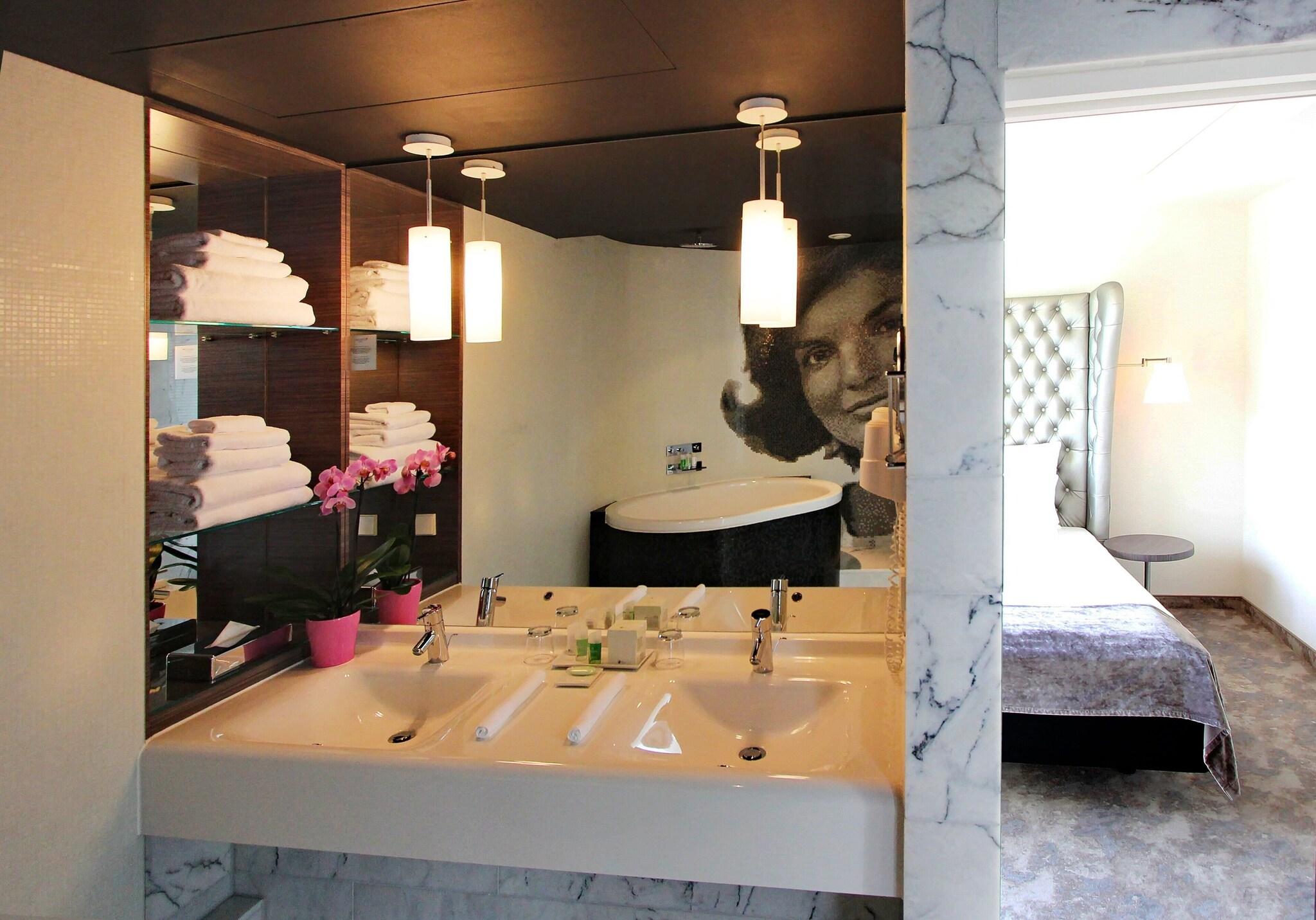 Junior Suite King Size Bed